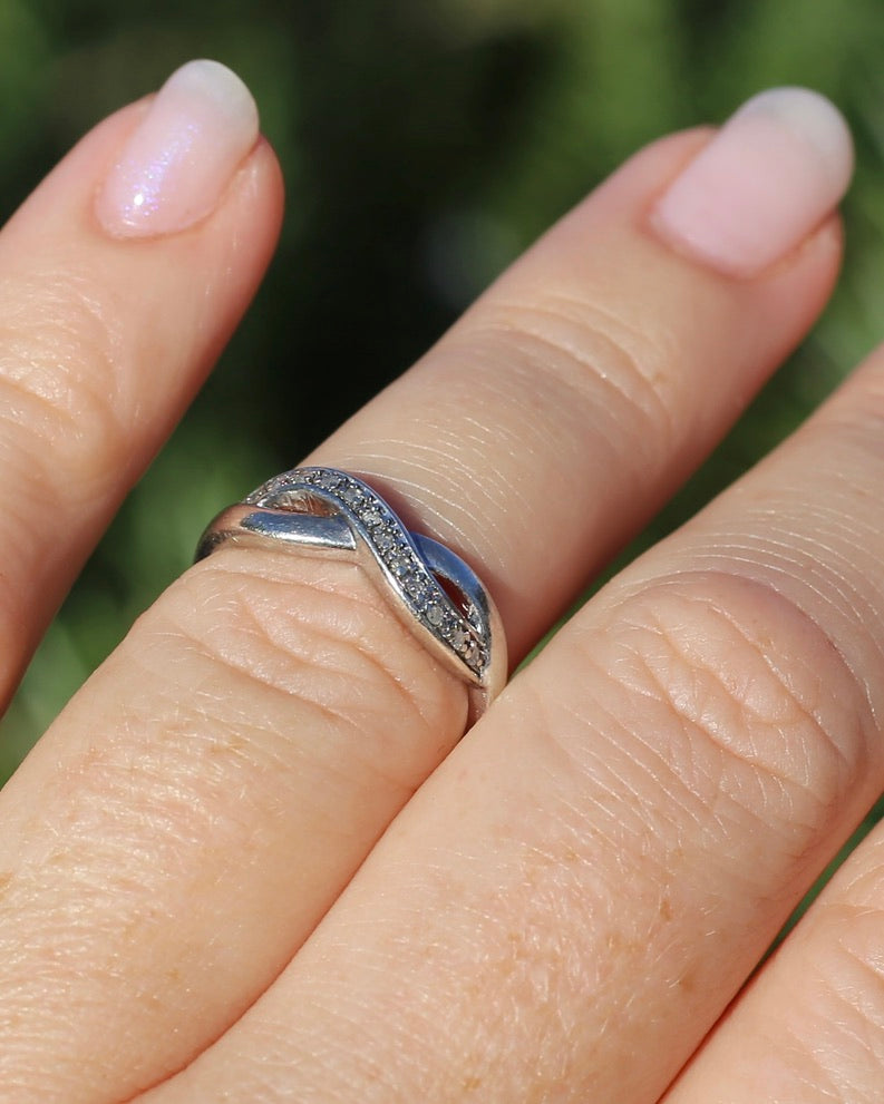 Natural Diamond Infinity Ring, Sterling Silver, size M or 6.25, 1.55g