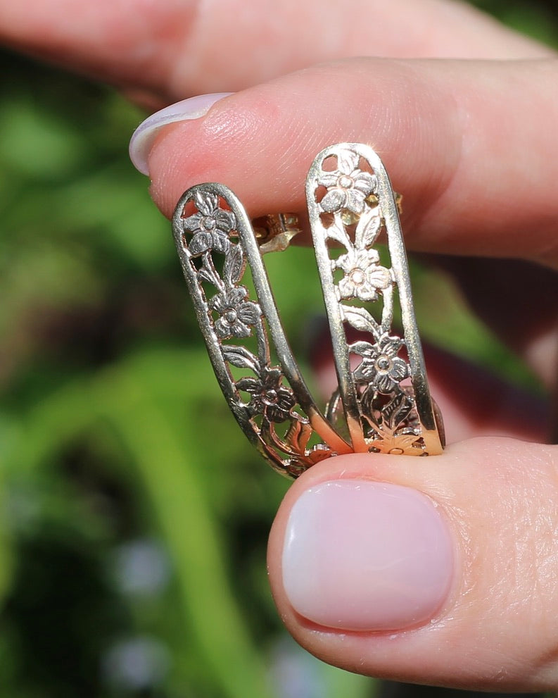 Floral Hand Carved 9ct Yellow Gold Earrings - Studs-, 9ct Yellow Gold, 3.13g