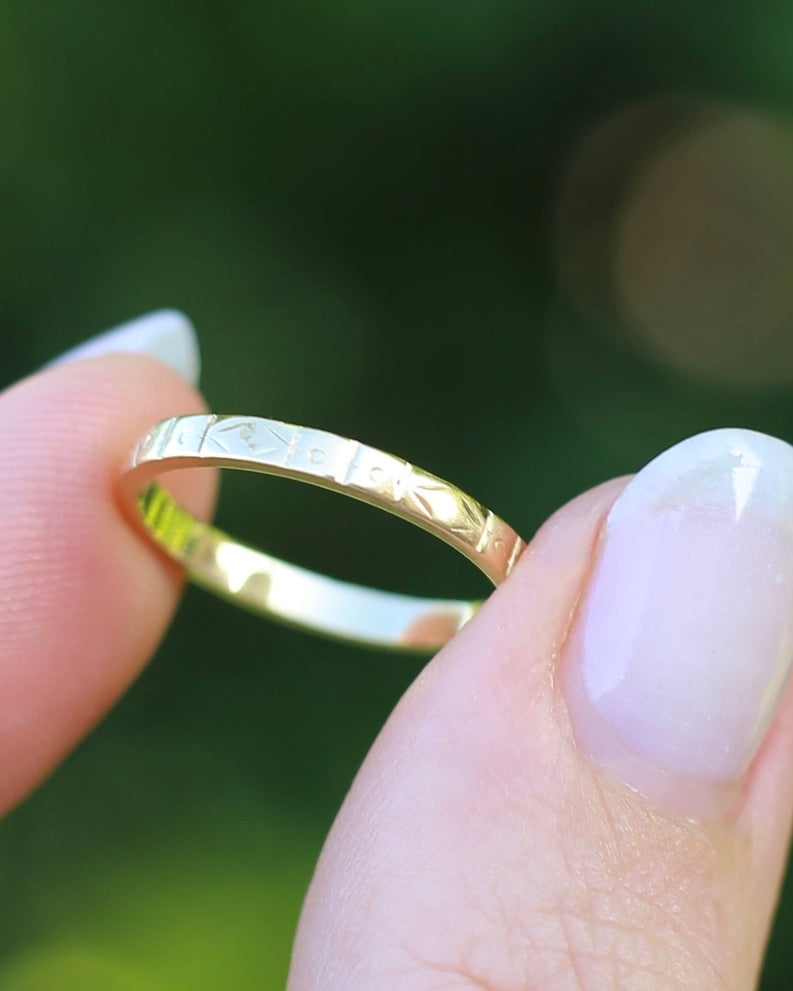 Early Australian "APEX" Patterned Wedder by Rodd and co., 18ct Yellow Gold, size O or 7.25, 2.3g