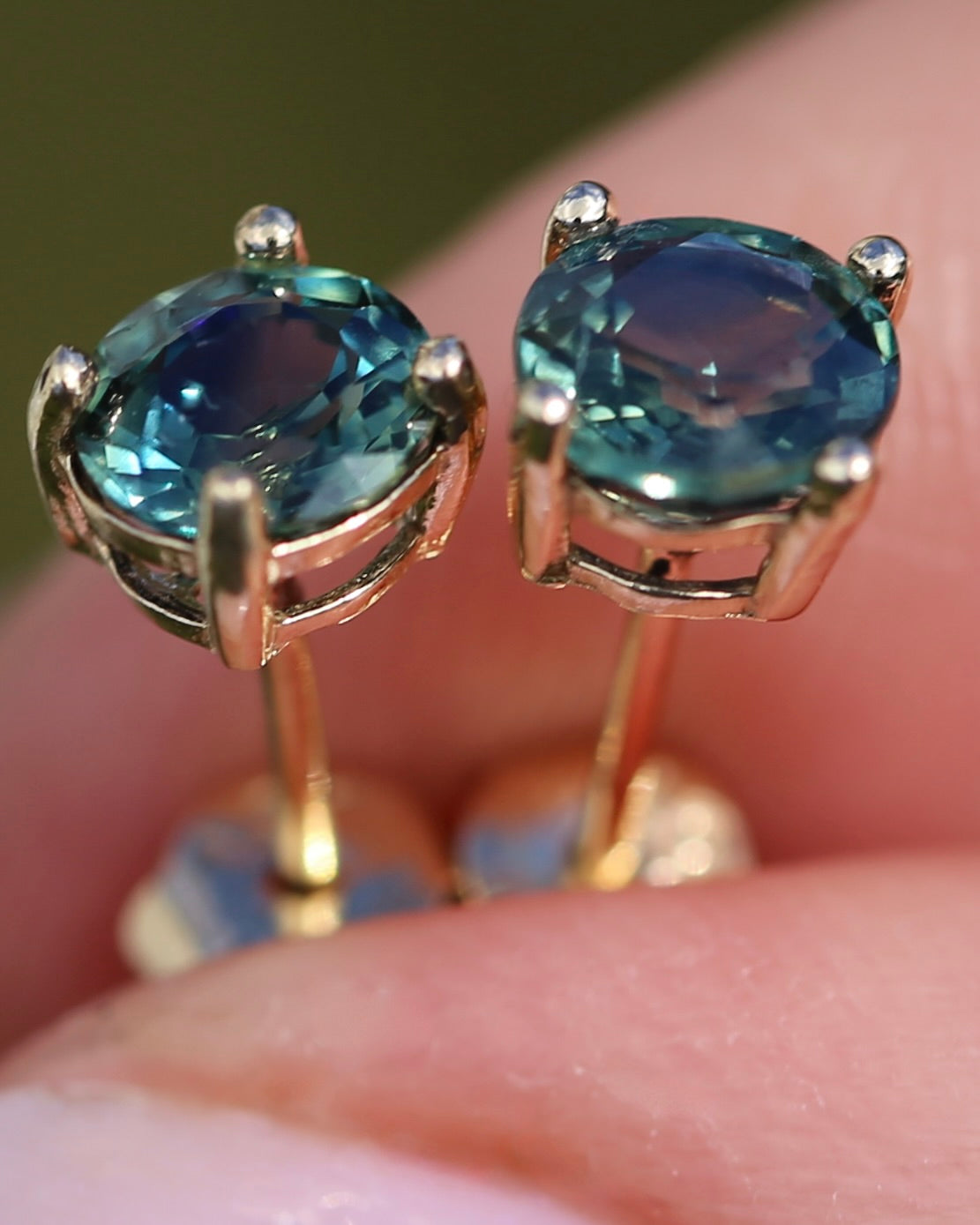 1.3ct Parti Sapphire Studs, 9ct Yellow Gold, 0.83g