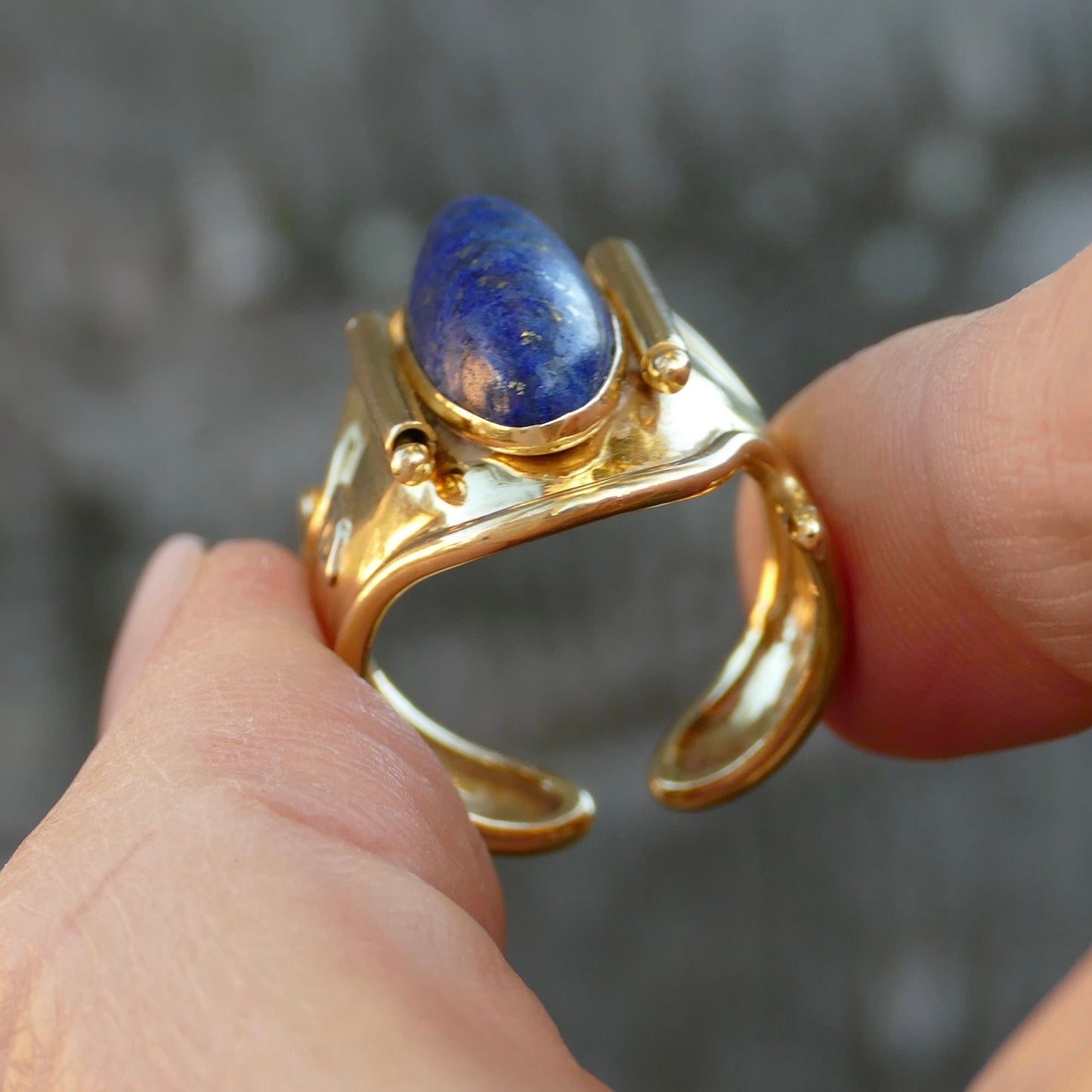 18ct Gold and Lapis Lazuli Cabochon Cuff Ring, size O but sizeable