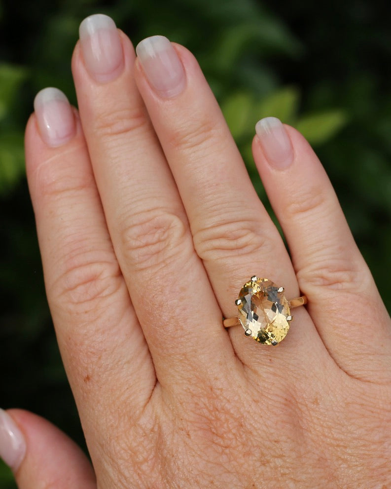 7.1ct Heliodor (Golden Beryl) in Vintage 1978 London Made Ring, 9ct Yellow Gold, size P or 7.75, 4.41g with valuation
