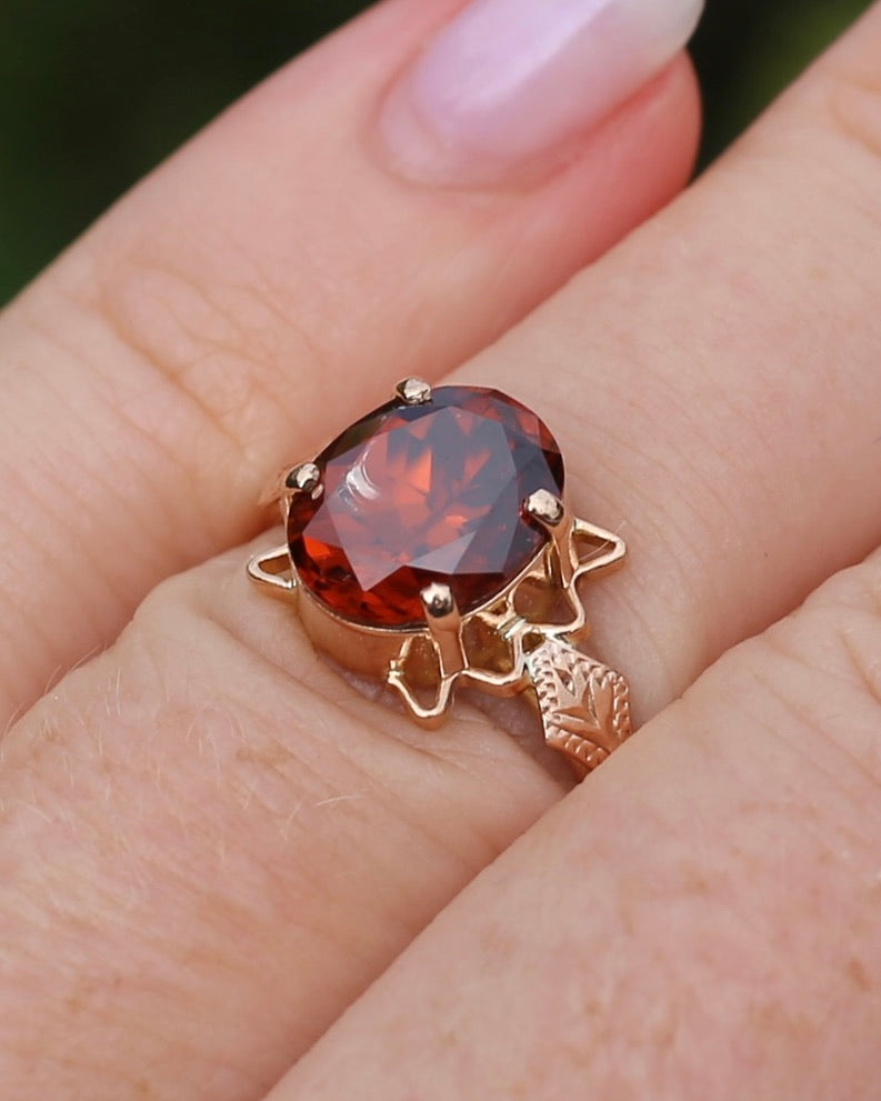 4ct Whisky Zircon in Vintage Old Rosey Gold Ring, 9ct Old Rosey Gold, size M or just over 6, 2.18g