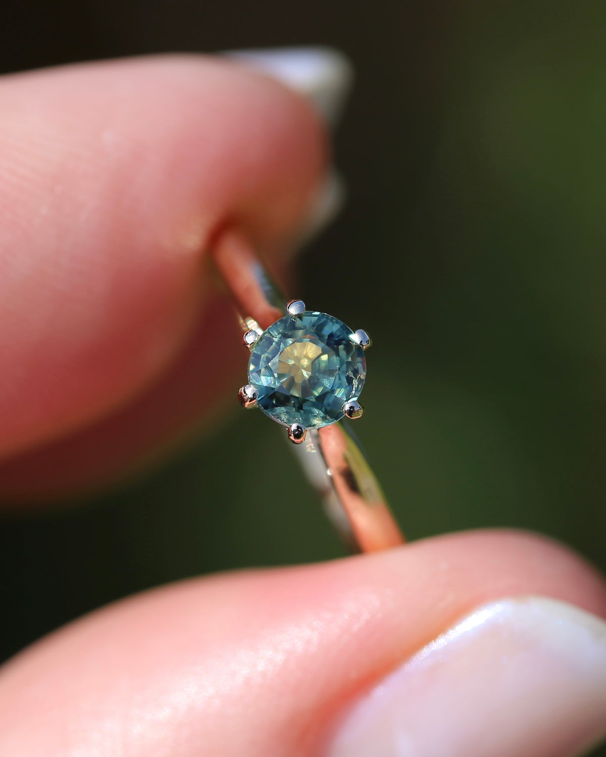 0.75ct Seafoam Parti Sapphire Solitaire, 9ct Yellow Gold, size M1/2 or just over 6.25, 1.24g