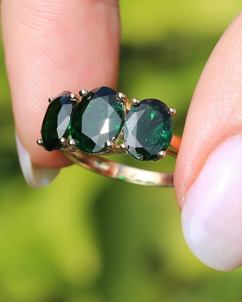 Glorious 5.18ct Tsavorite Green Garnet Trilogy Ring, 9ct Yellow Gold, size O1/2 or just over 7.25, 2.9g, with valuation