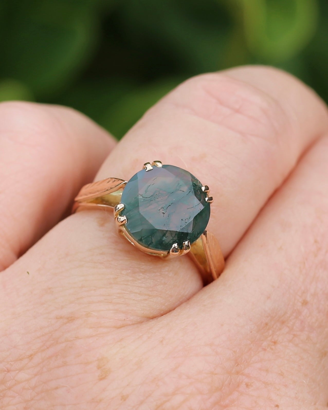 3ct Round Moss Agate Double Claw Set Ring, 9ct Yellow Gold, size N or 6.75, 4.11g
