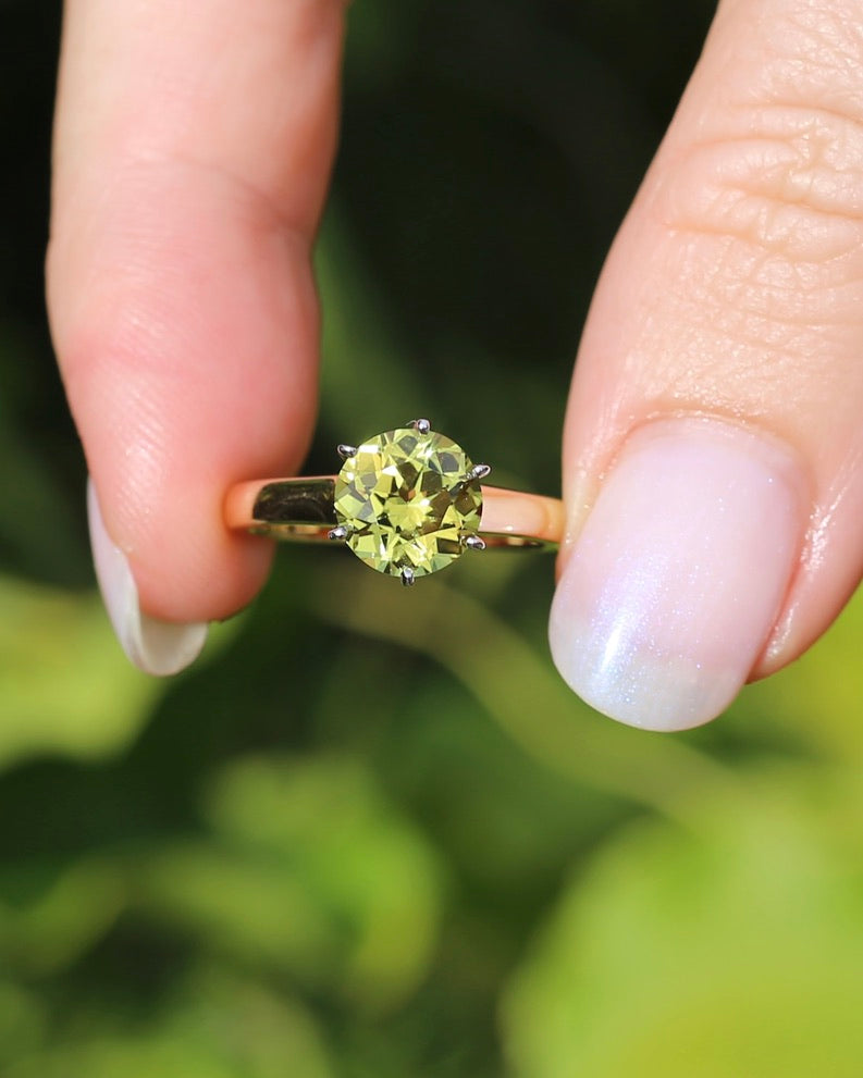 Breathtaking 2.59ct Natural Greenish Yellow Sapphire in Vintage 6 claw Mixed Metal 14ct Gold, 14ct White and Yellow Gold, size O or just over 7, 3.61g, with valuation