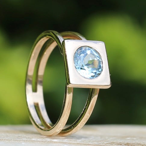 Bezel Set Square Face Blue Zircon Ring on Split Band, 9ct Yellow Gold, fits like size R or 8.5