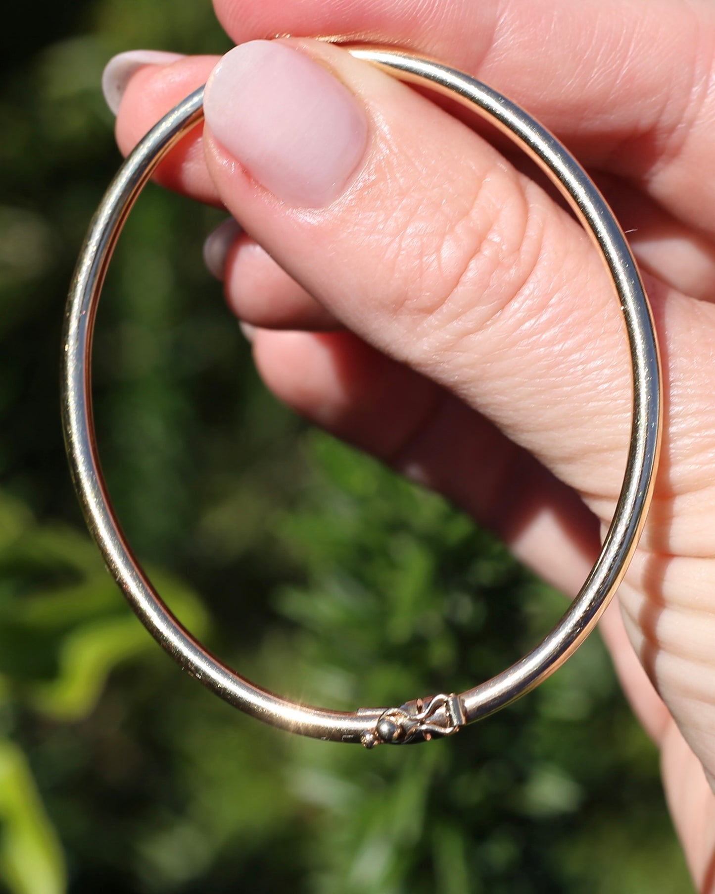 Silver Filled 1/10 Gold Hinged Bangle, approx 17cm oval, 5.81g