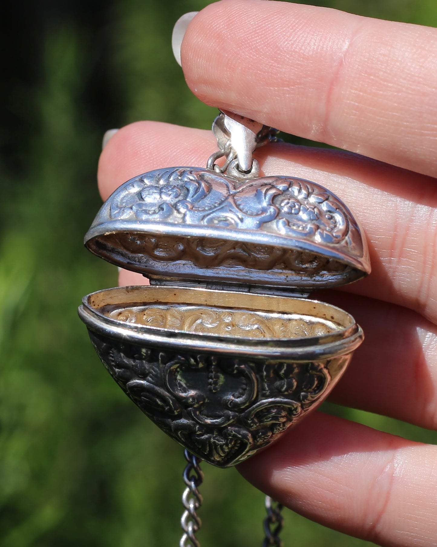 Vintage Heart Shaped Repousse Sterling Silver Vinaigrette Pendant, 12.0g