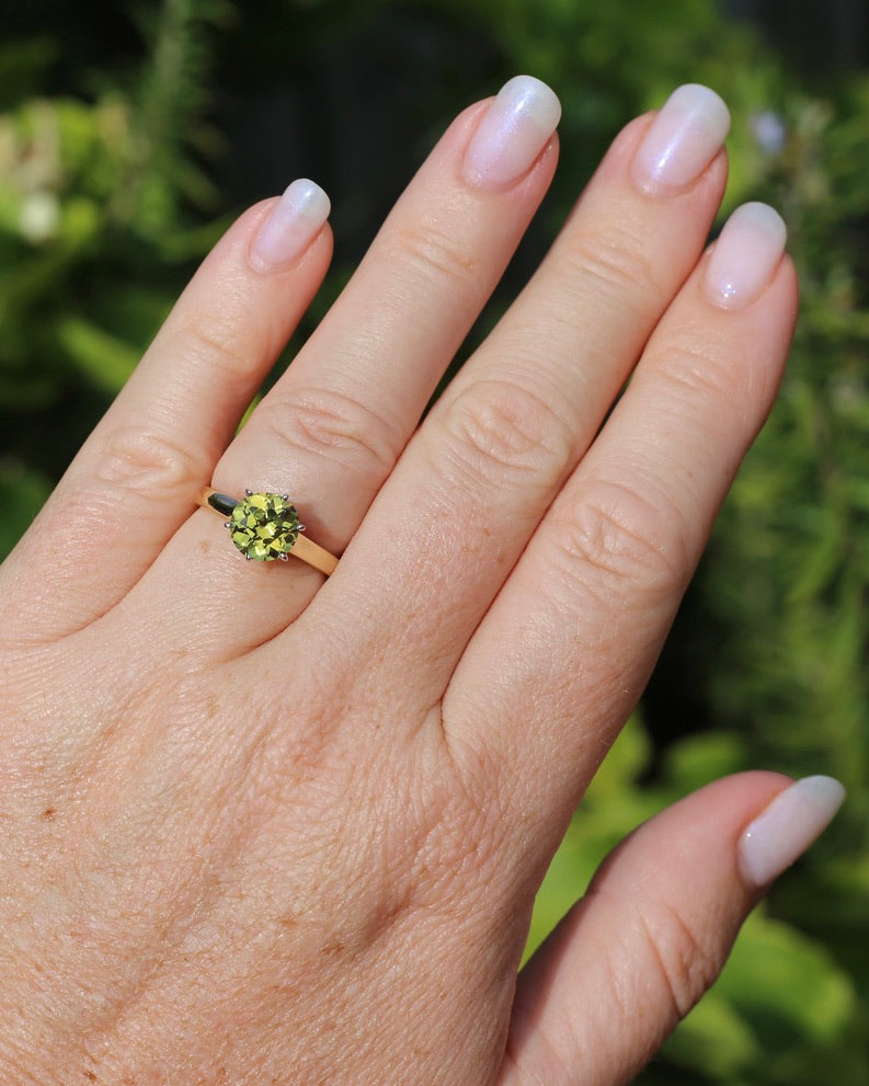 Breathtaking 2.59ct Natural Greenish Yellow Sapphire in Vintage 6 claw Mixed Metal 14ct Gold, 14ct White and Yellow Gold, size O or just over 7, 3.61g, with valuation