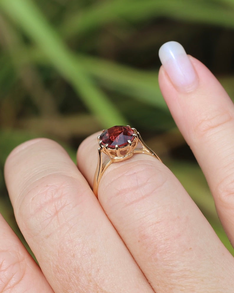 4ct Natural Red Zircon in Vintage Birmingham Made 1973 Multi Claw Ring, 9ct Yellow Gold, size M1/2 or 6.5, 2.61g