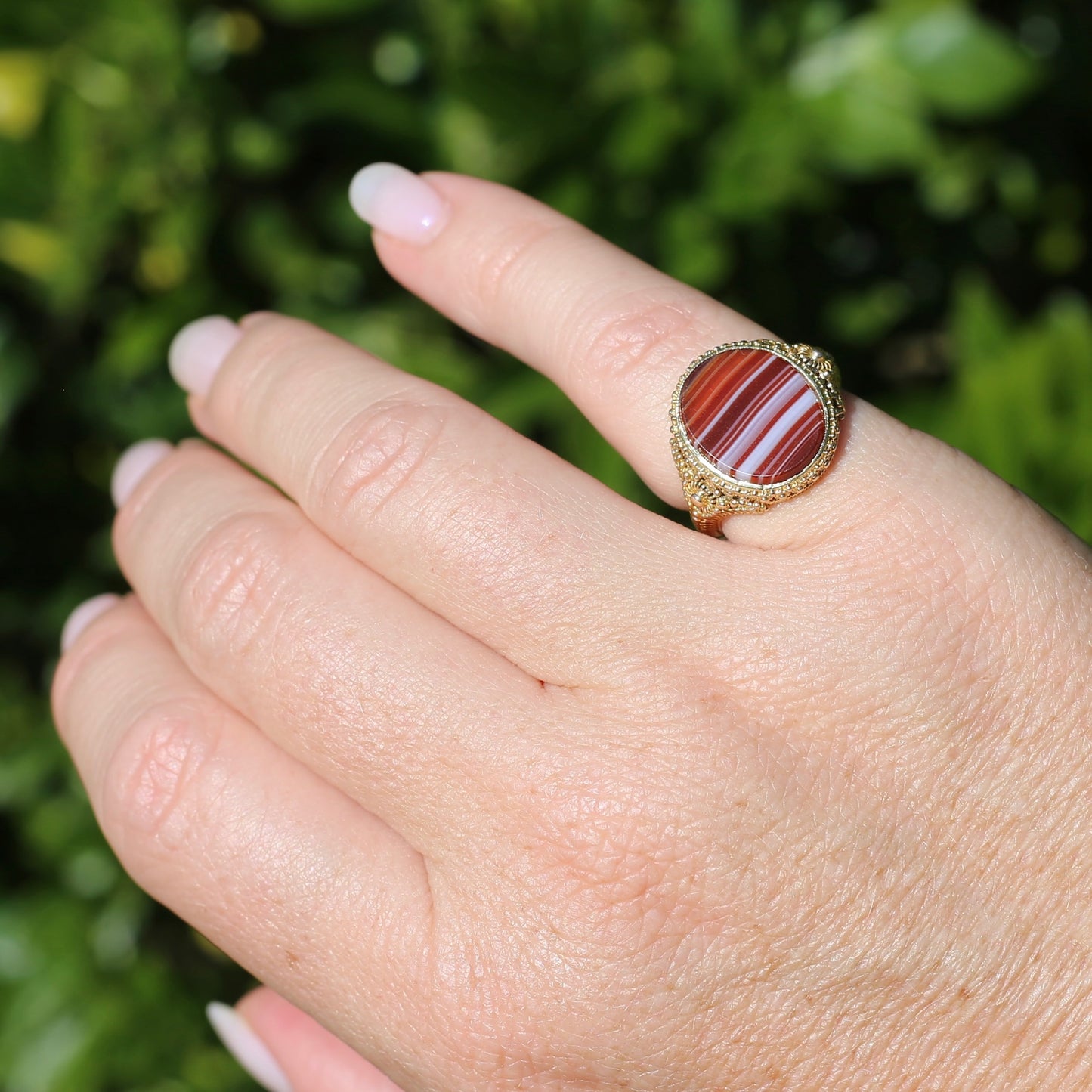 Mid Century Banded Agate in the Elaborate Scroll Detailed Floral Ring, 14ct Yellow Gold, size K1/2 or just under 5.5