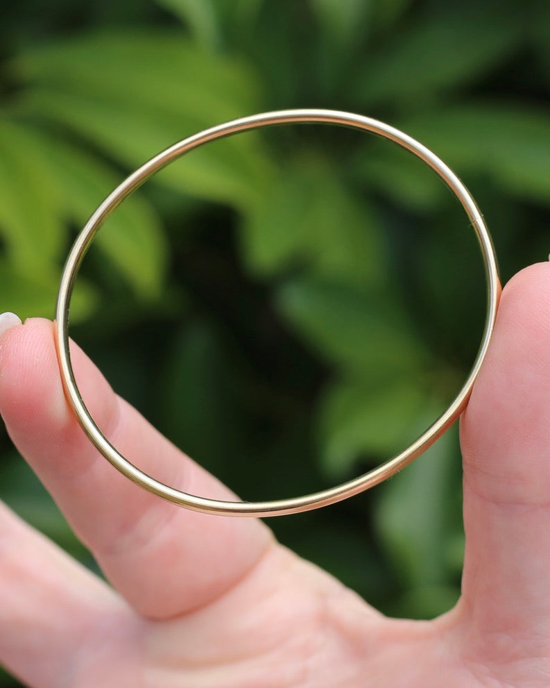 Oval 9ct Coil Bangle, 9ct Yellow Gold, 4.88g