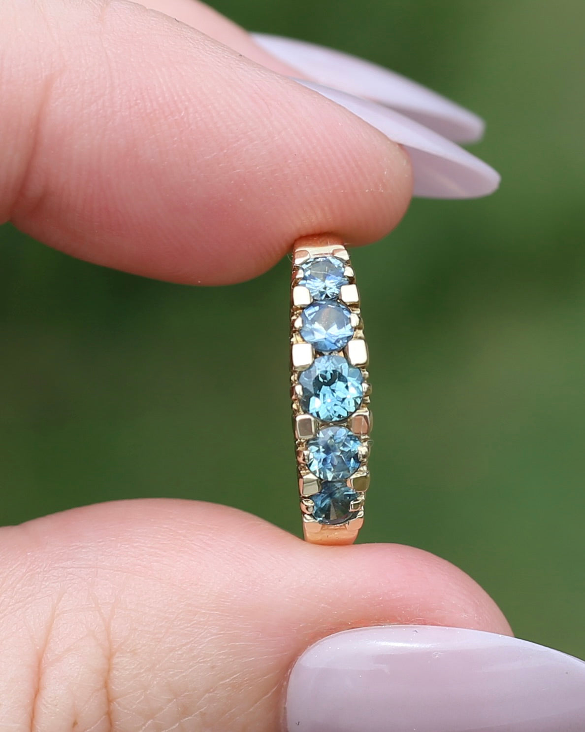 1.15ct Blue and Yellow Parti Sapphire Five Stone Ring in Angular Settings, 9ct Yellow Gold, size O or 7.25, 2.78g