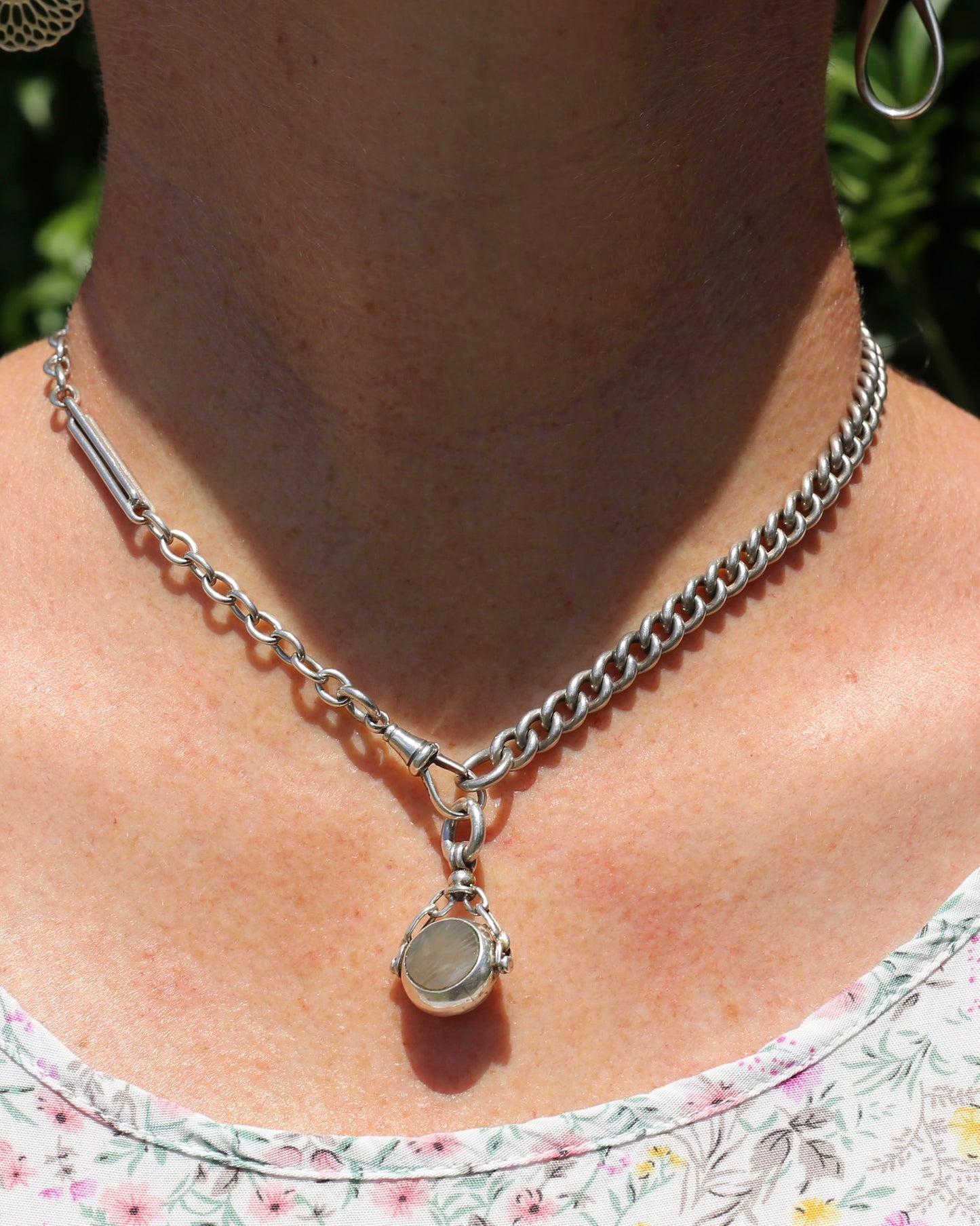 Vintique Spinner Fob with Chain Detail and Agate Faces, 5.4g