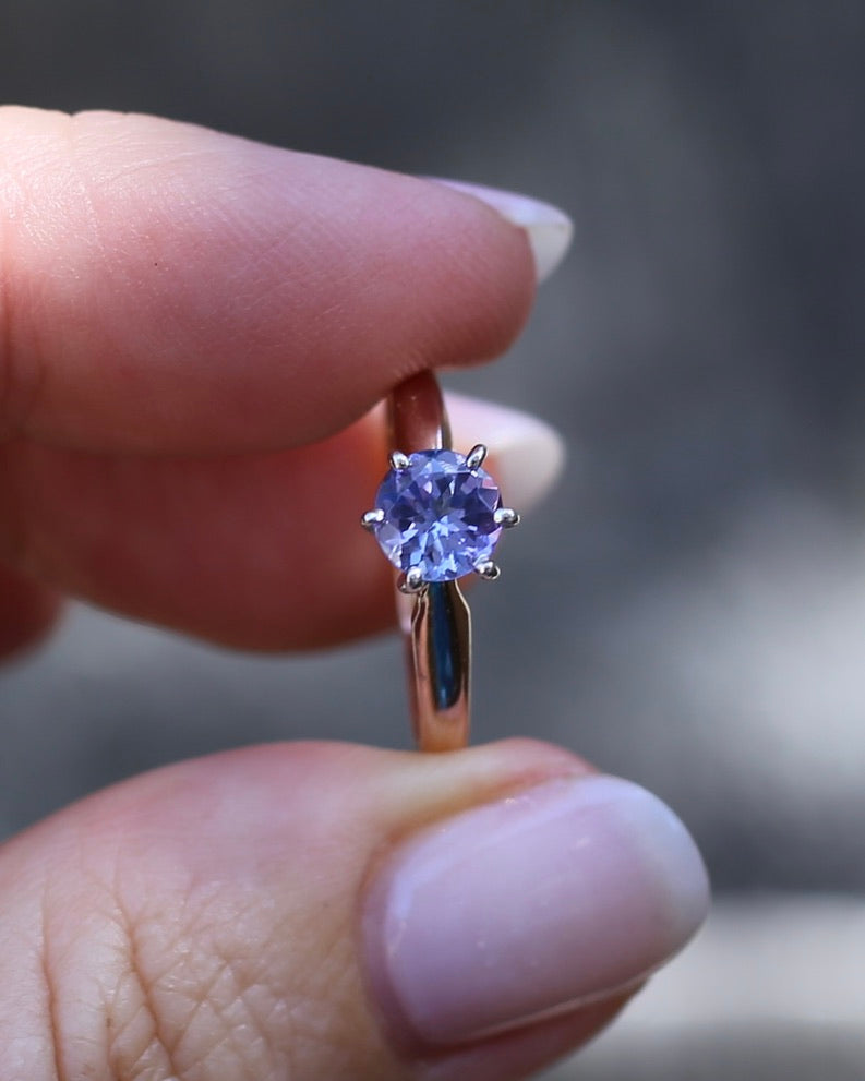1ct Natural Tanzanite 6 Claw Ring, 10ct Rose and White Gold, size N1/2 or just under 7, 2.49g