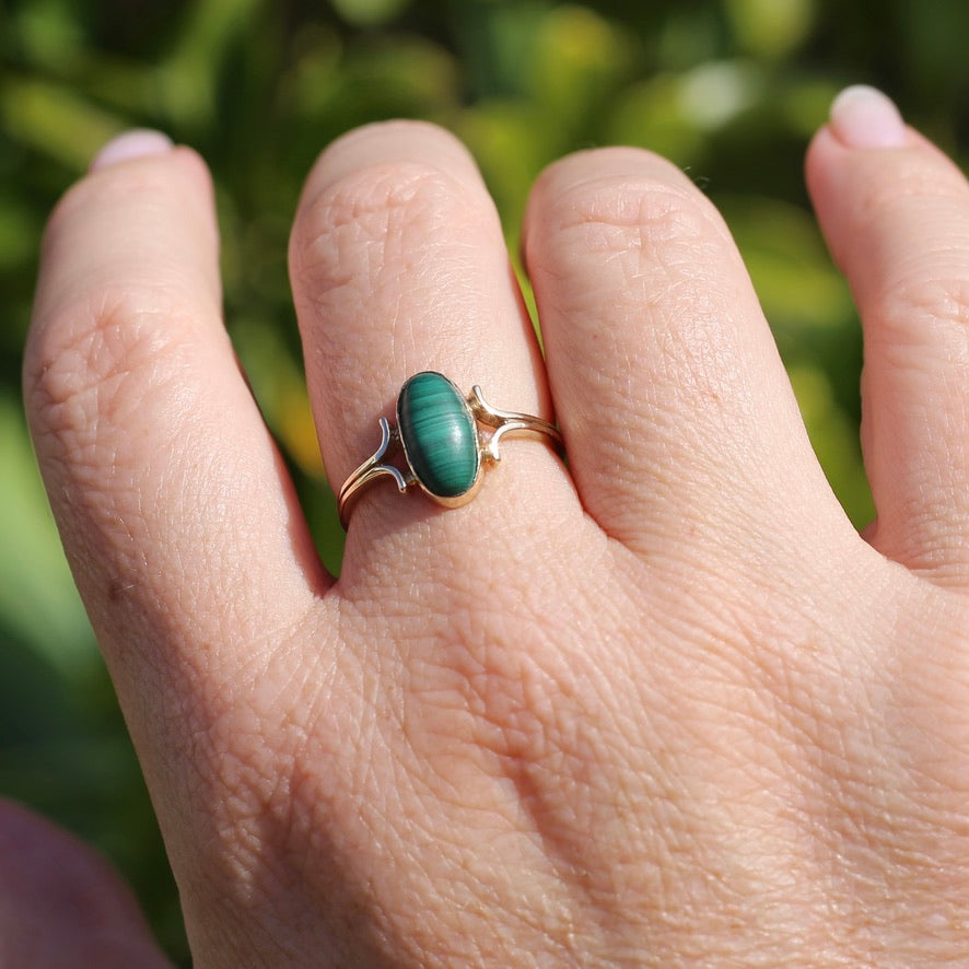 Oval malachite Ring, 9ct YG, size 8 or Q