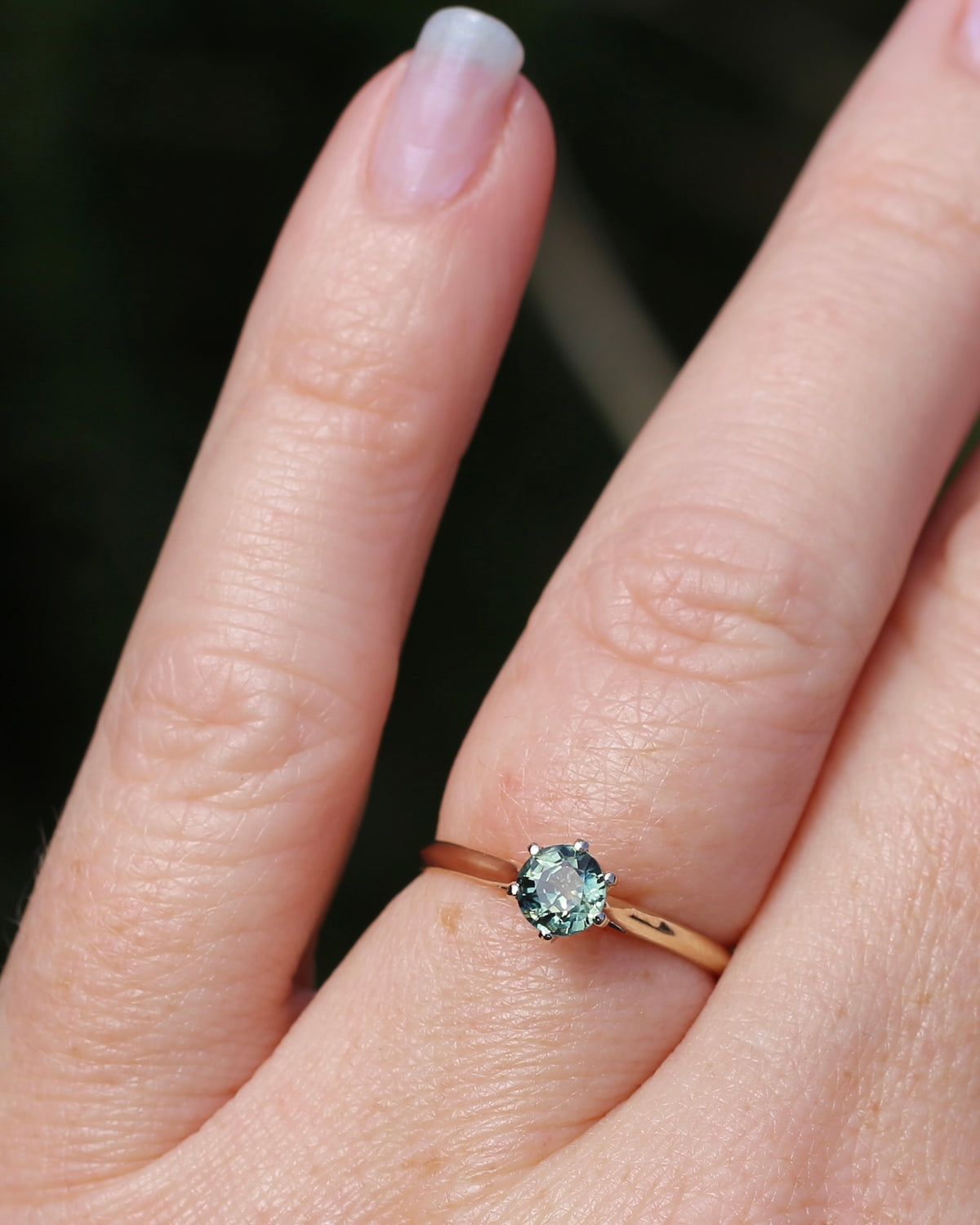 0.75ct Seafoam Parti Sapphire Solitaire, 9ct Yellow Gold, size M1/2 or just over 6.25, 1.24g
