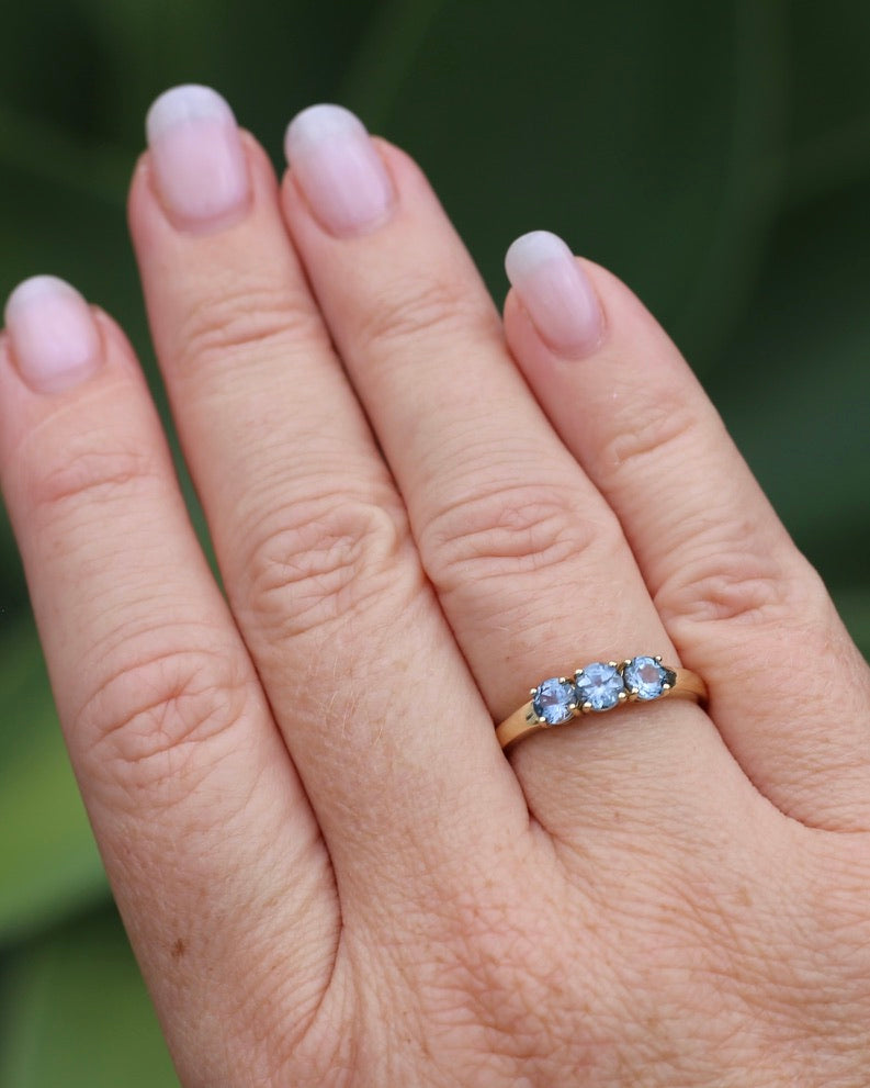 1.5ct Pale Cornflower Blue Parti Trilogy, Claw Set 9ct Yellow Gold, size Q or 8.25, 2.17g
