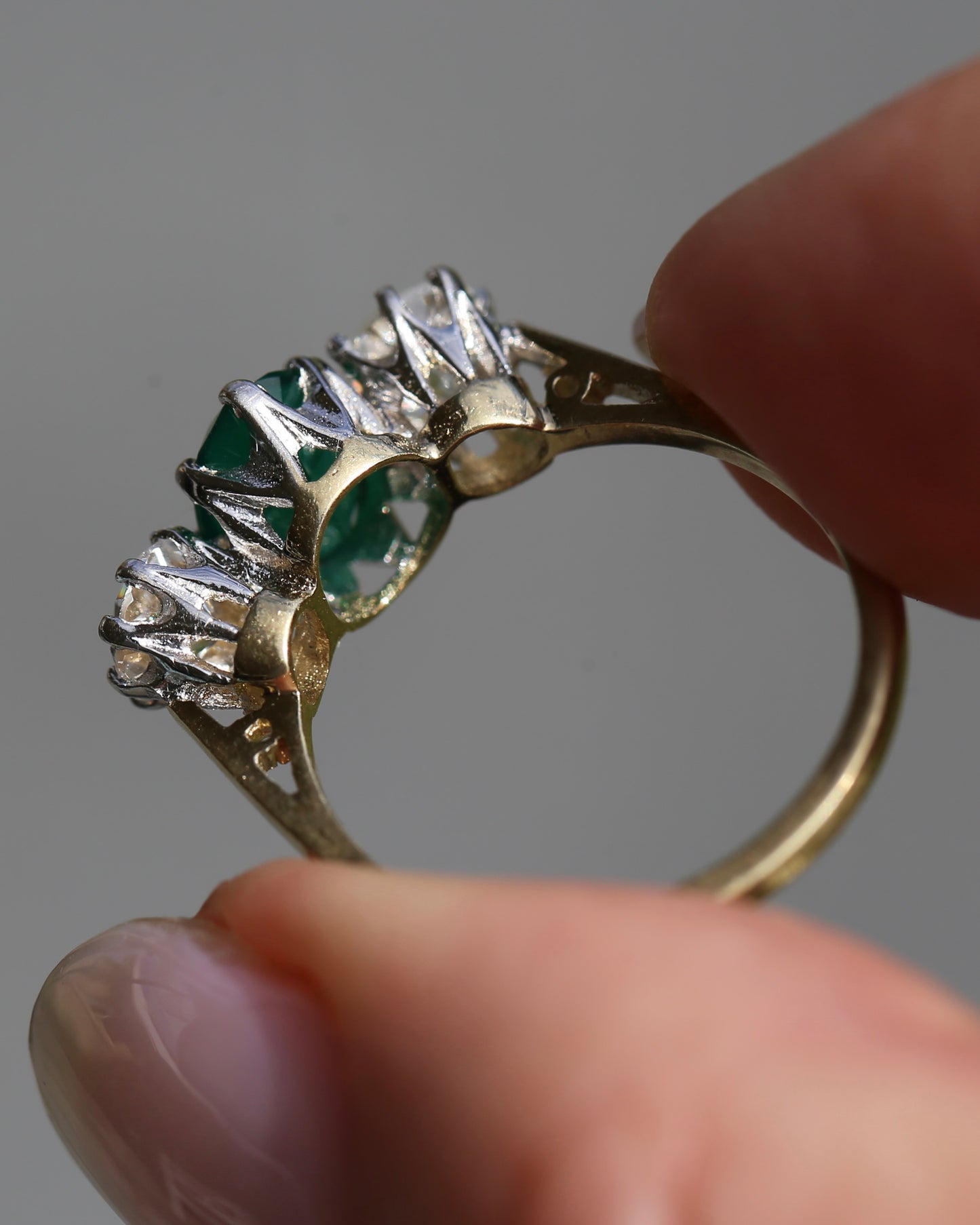 1988 Made Green and White Stone Trilogy, 9ct Yellow and White Gold, size L or 5.75, 2.23g