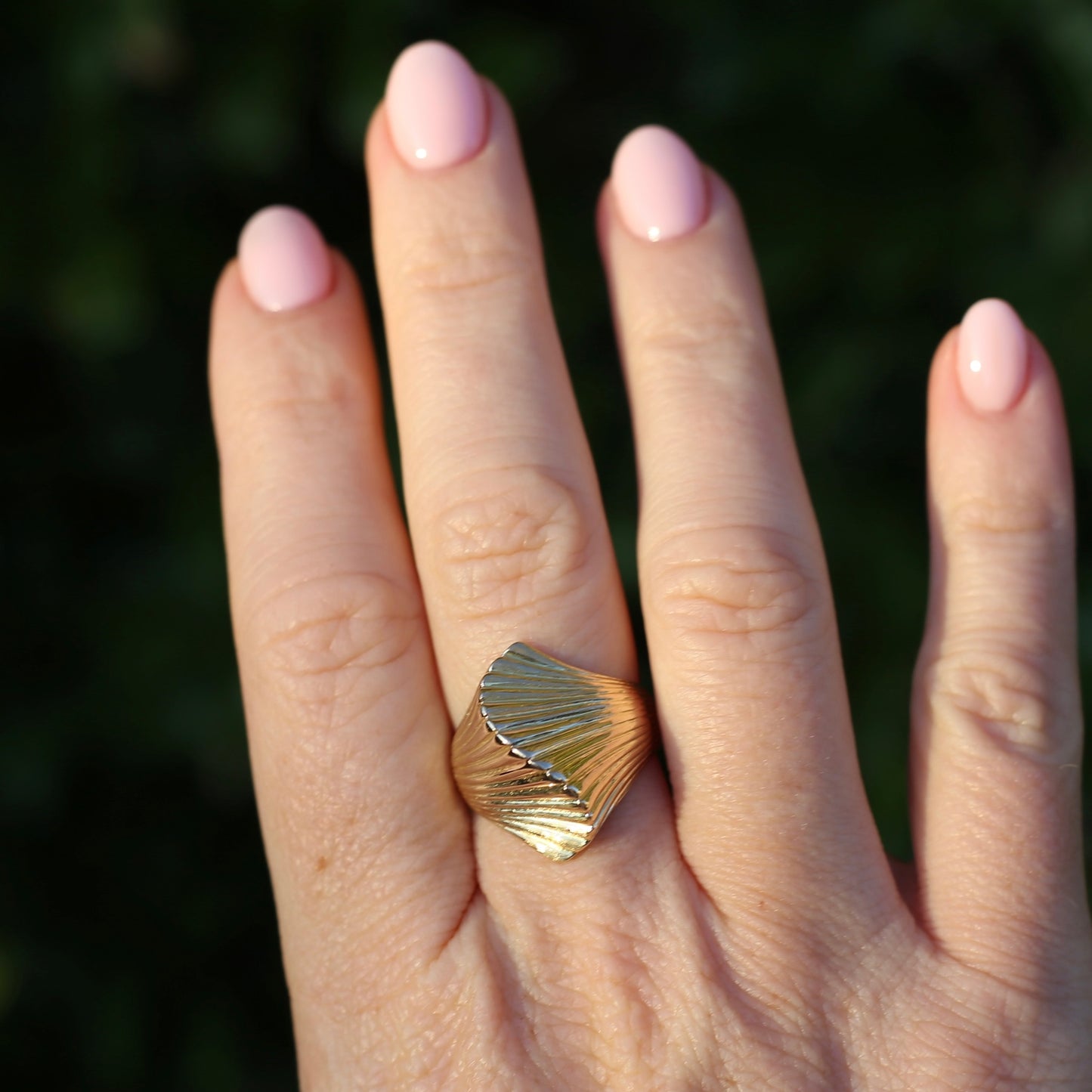 Mid Century Modernist 14ct Gold Sculptured Shell or Fan Ring, size R or 8.5 (maybe fits a bit bigger)