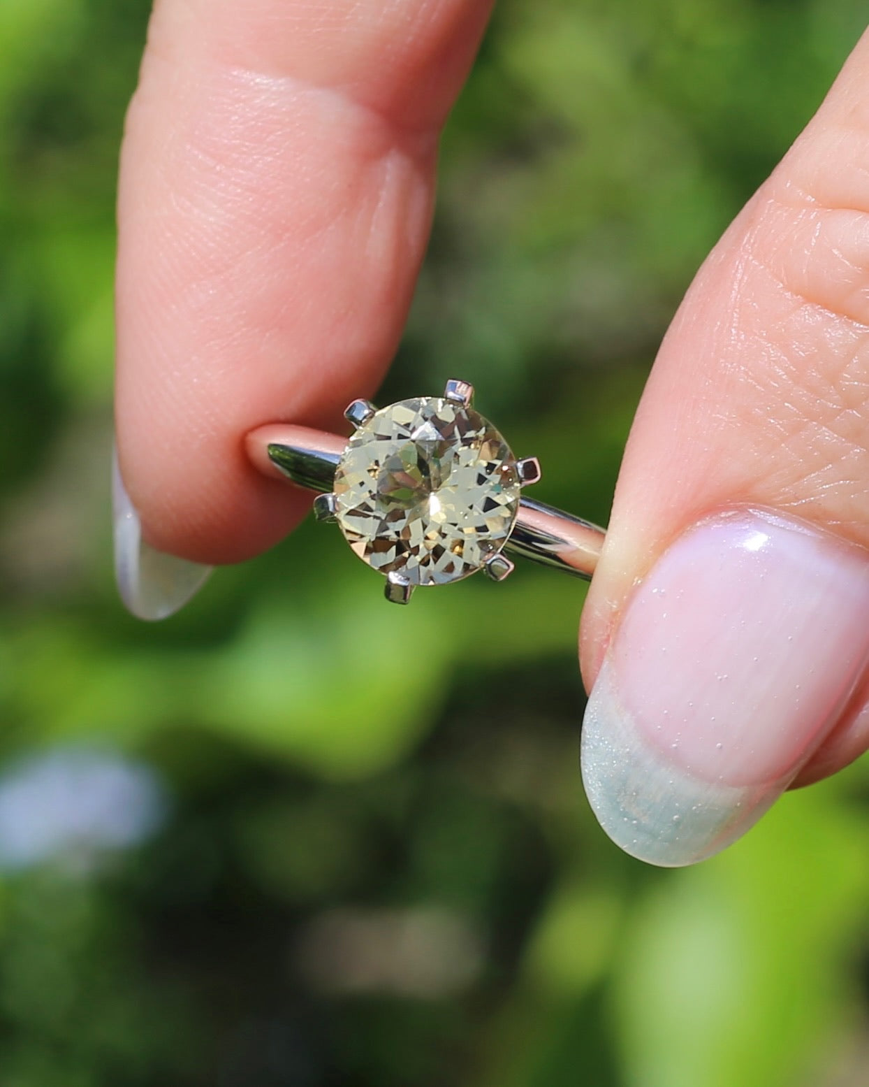 9mm 2.25ct Natural Yellow Beryl, 6 Claw Set, 9ct White Gold, size N1/2 or nearly 7, 3.75g