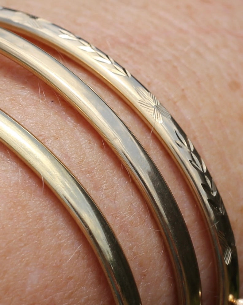 Oval 9ct Coil Bangle, British Made, 9ct Yellow Gold (the slightly rosier gold of the two), 5.38g