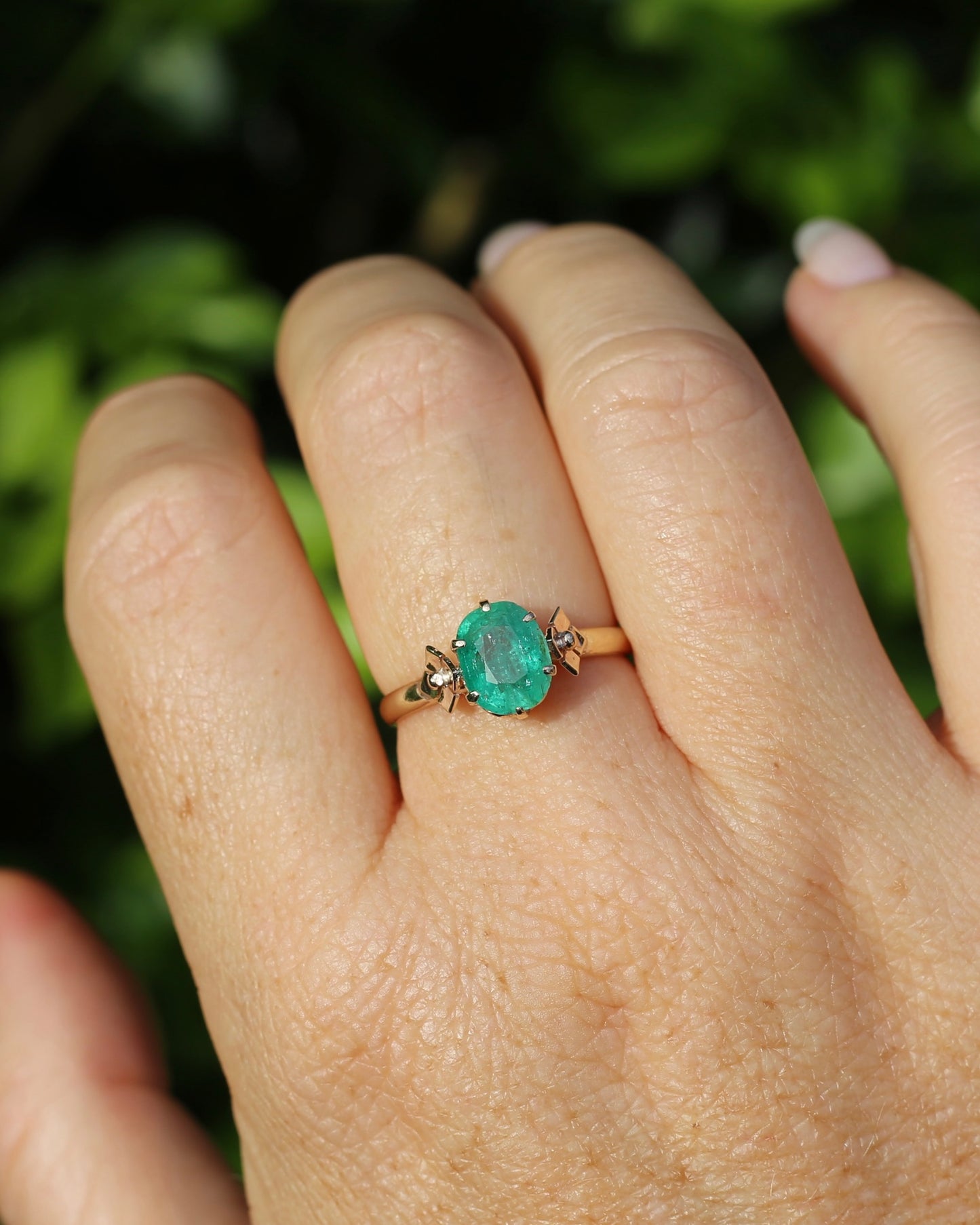 1.79ct Natural Untreated Oval Emerald in Circa 1960s 18ct Yellow Gold Claw Set Ring, 18ct Yellow Gold, size Q1/2 or 8.5, with Valuation