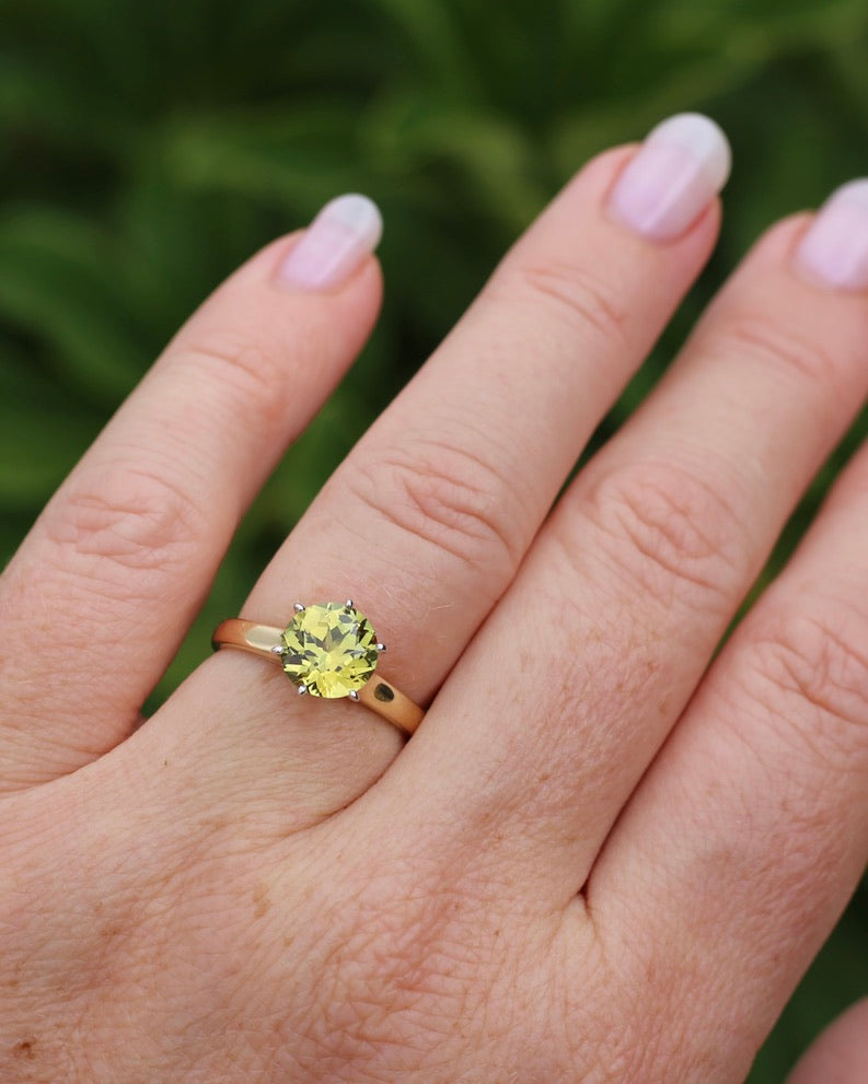 Breathtaking 2.59ct Natural Greenish Yellow Sapphire in Vintage 6 claw Mixed Metal 14ct Gold, 14ct White and Yellow Gold, size O or just over 7, 3.61g, with valuation