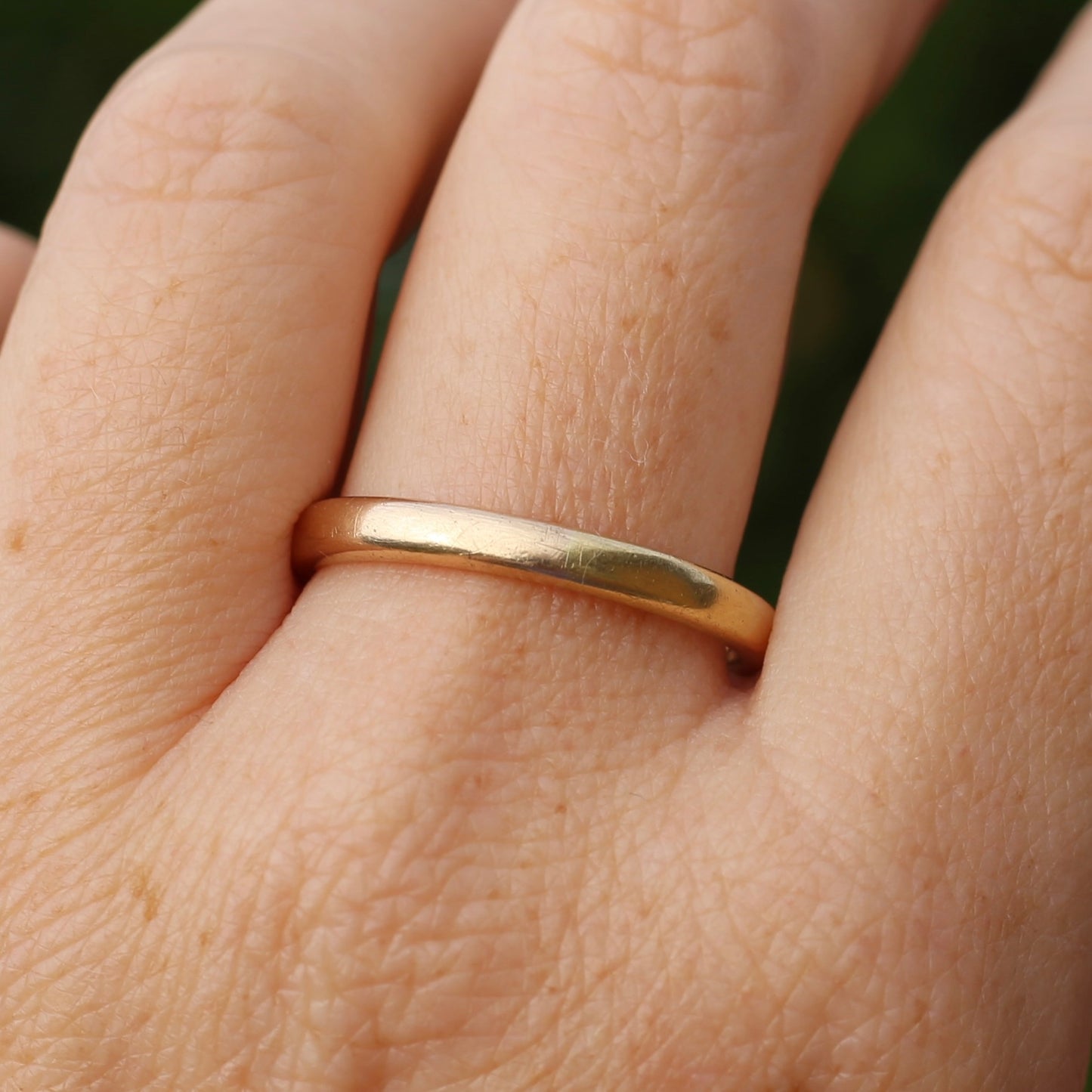 Early Australian 15ct Vintique Wedding Band, 15ct Old Gold, size Z or 12.5