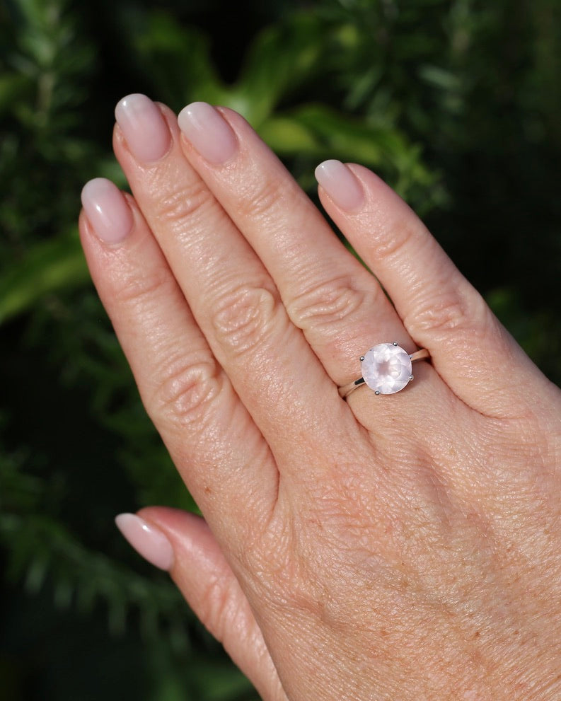 3.7ct Rose Quartz (10mm) Solitaire Ring, Sterling Silver, size O or 7.25, 3.57g