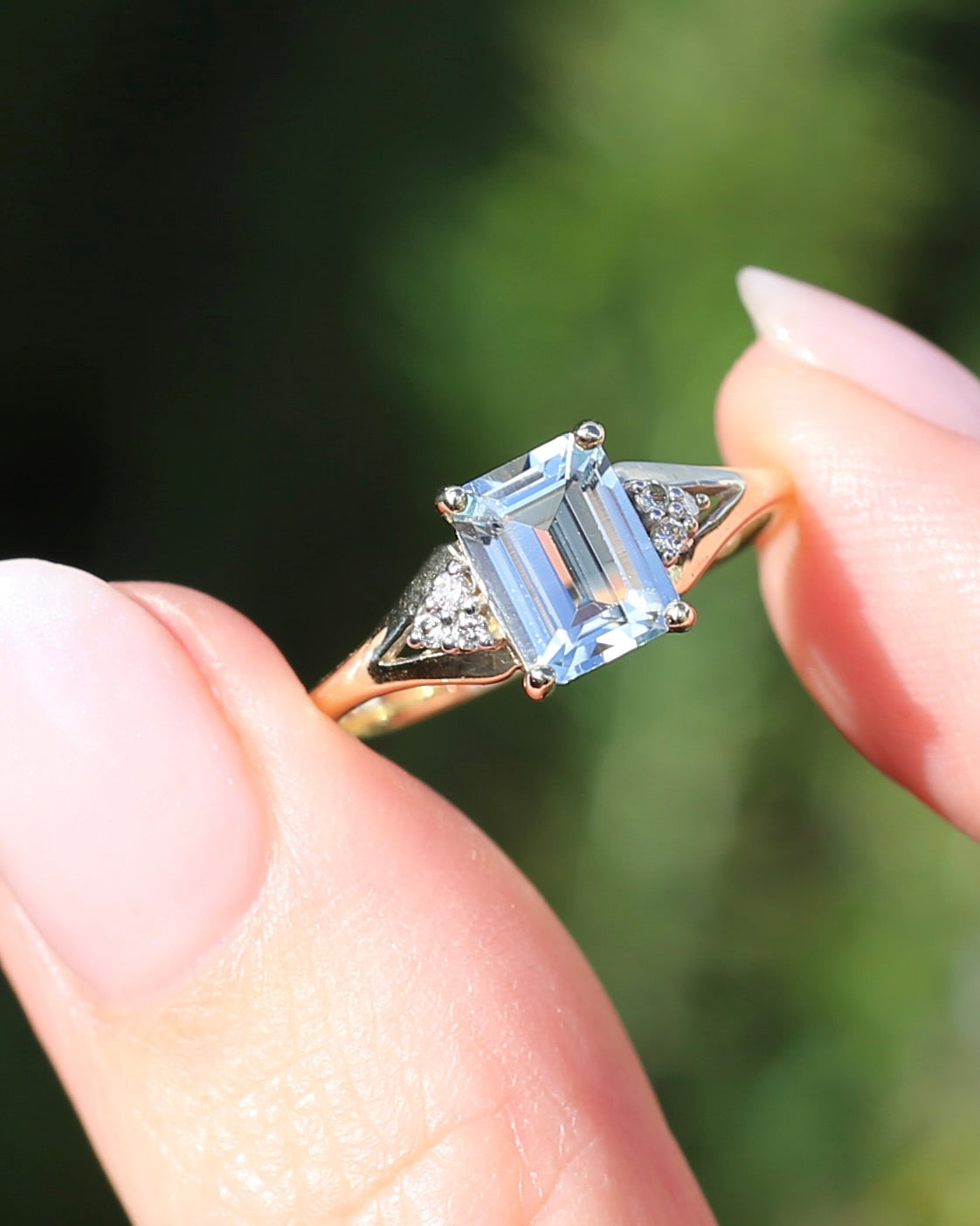 1.4ct Emerald Cut Aquamarine with Natural Diamond Set Split Shoulders, 9ct Yellow Gold, size 8 or Q, 2.31g