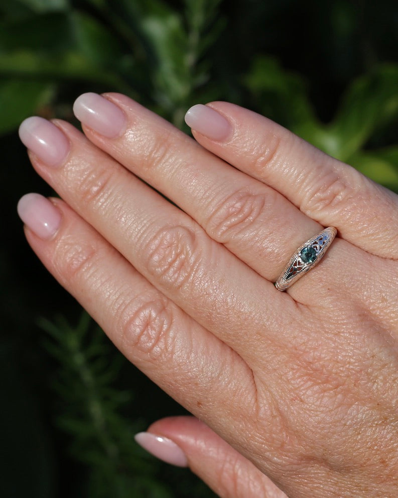 0.4ct Parti Sapphire Solitaire, Silver Filigree Ring, size N1/2 or 7, 2.6g