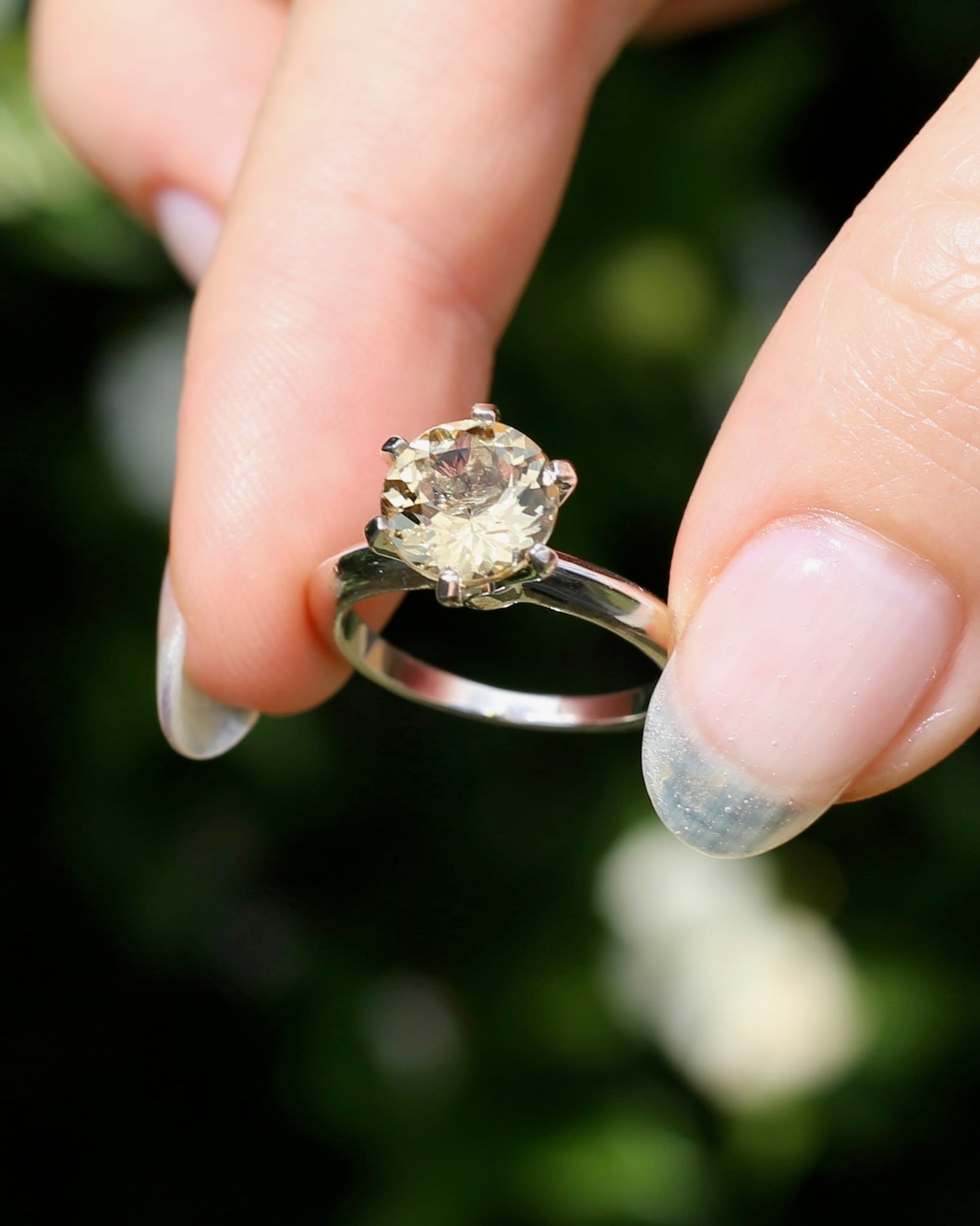 9mm 2.25ct Natural Yellow Beryl, 6 Claw Set, 9ct White Gold, size N1/2 or nearly 7, 3.75g