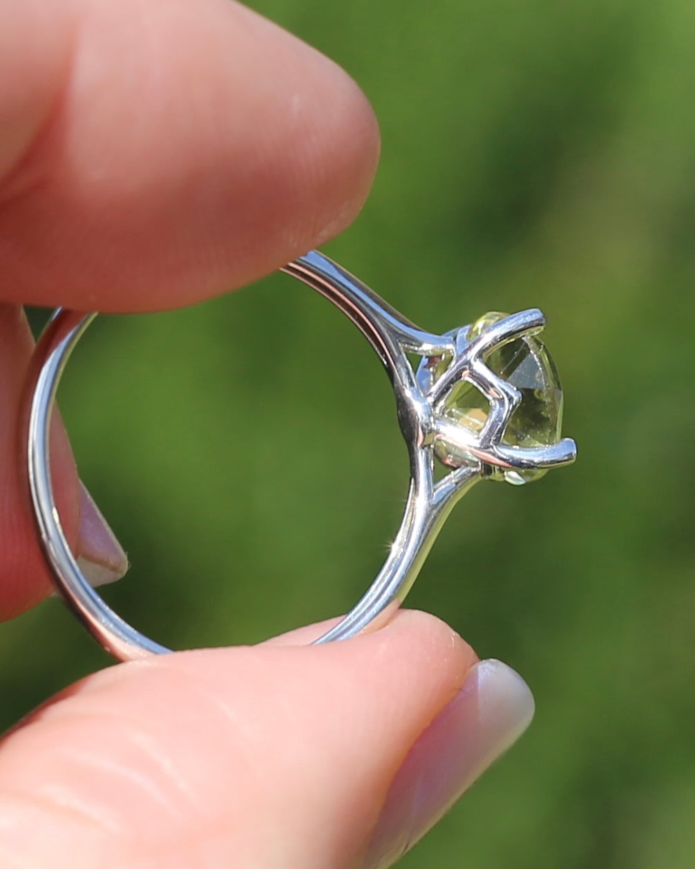1.8ct Lemon Quartz Solitaire, Sterling Silver, size Q or just over 8, 1.91g