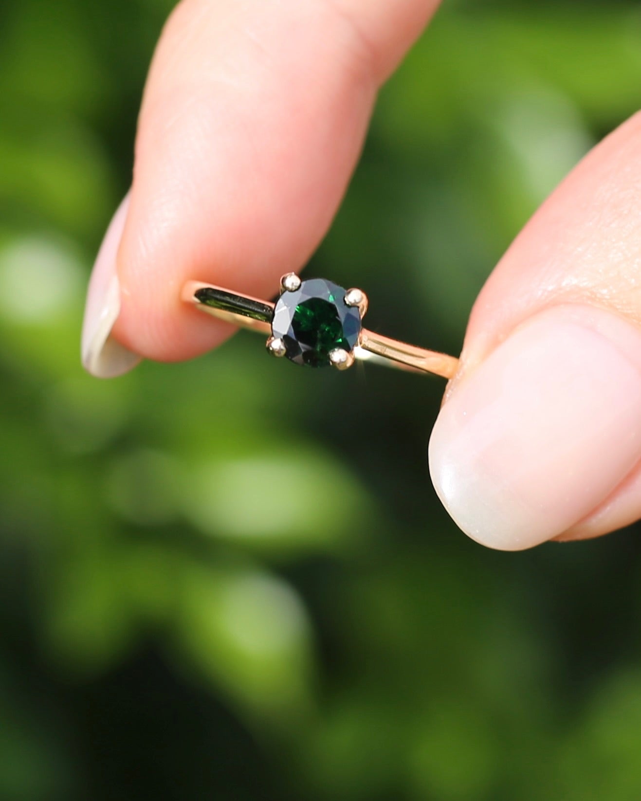 0.72ct Natural Dark Green Tsavorite Garnet, 10ct Yellow Gold, size P or 7.75, 1.53g