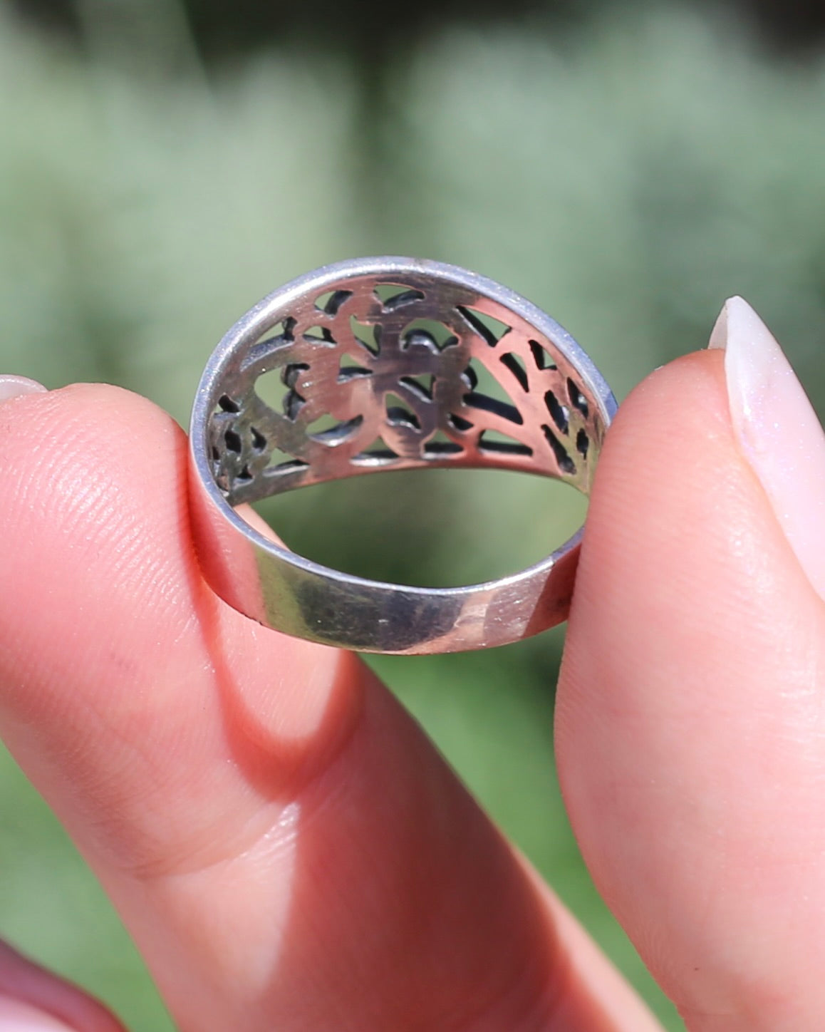 Hand Carved Flat Swirl J Ring, Sterling Silver, size R or 8.5 - fits more like a Q1/2 due to width, 3.78g