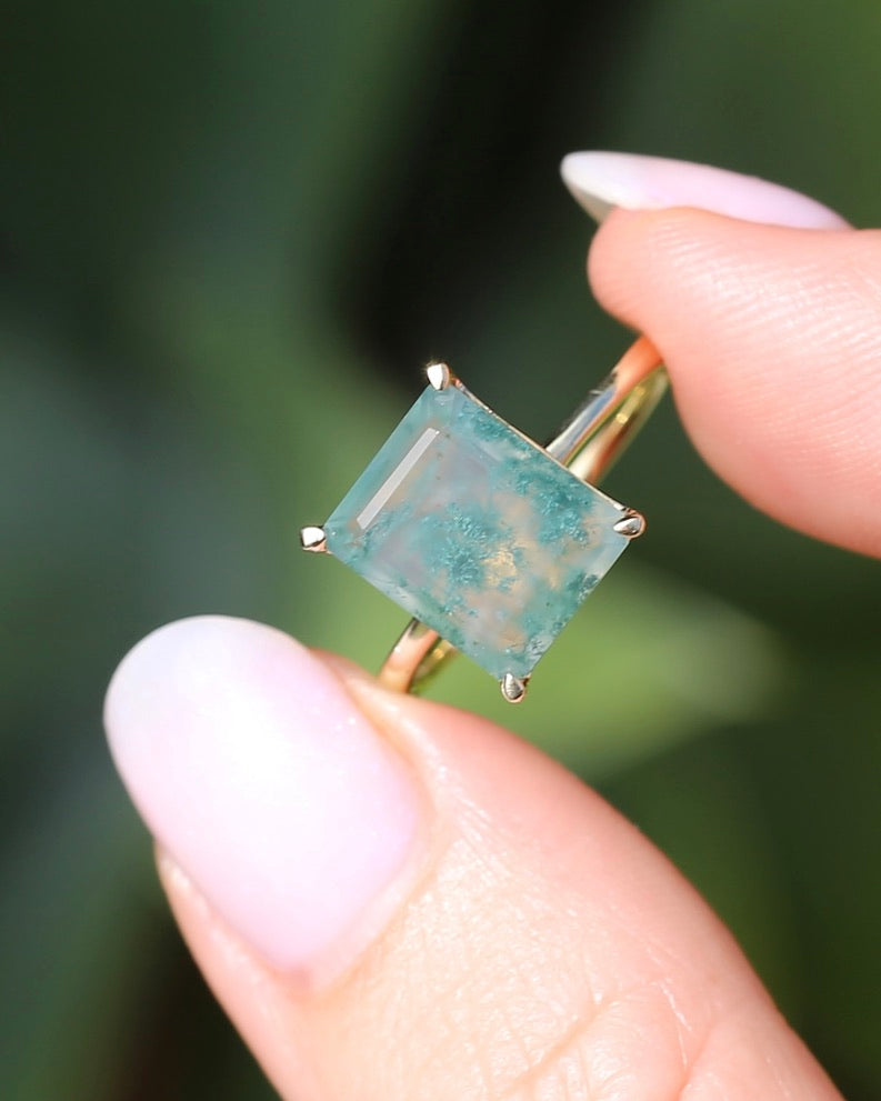 3.7ct Emerald Cut Moss Agate Ring, 9ct Yellow Gold, size Q1/2 or 8.25, 3.0g