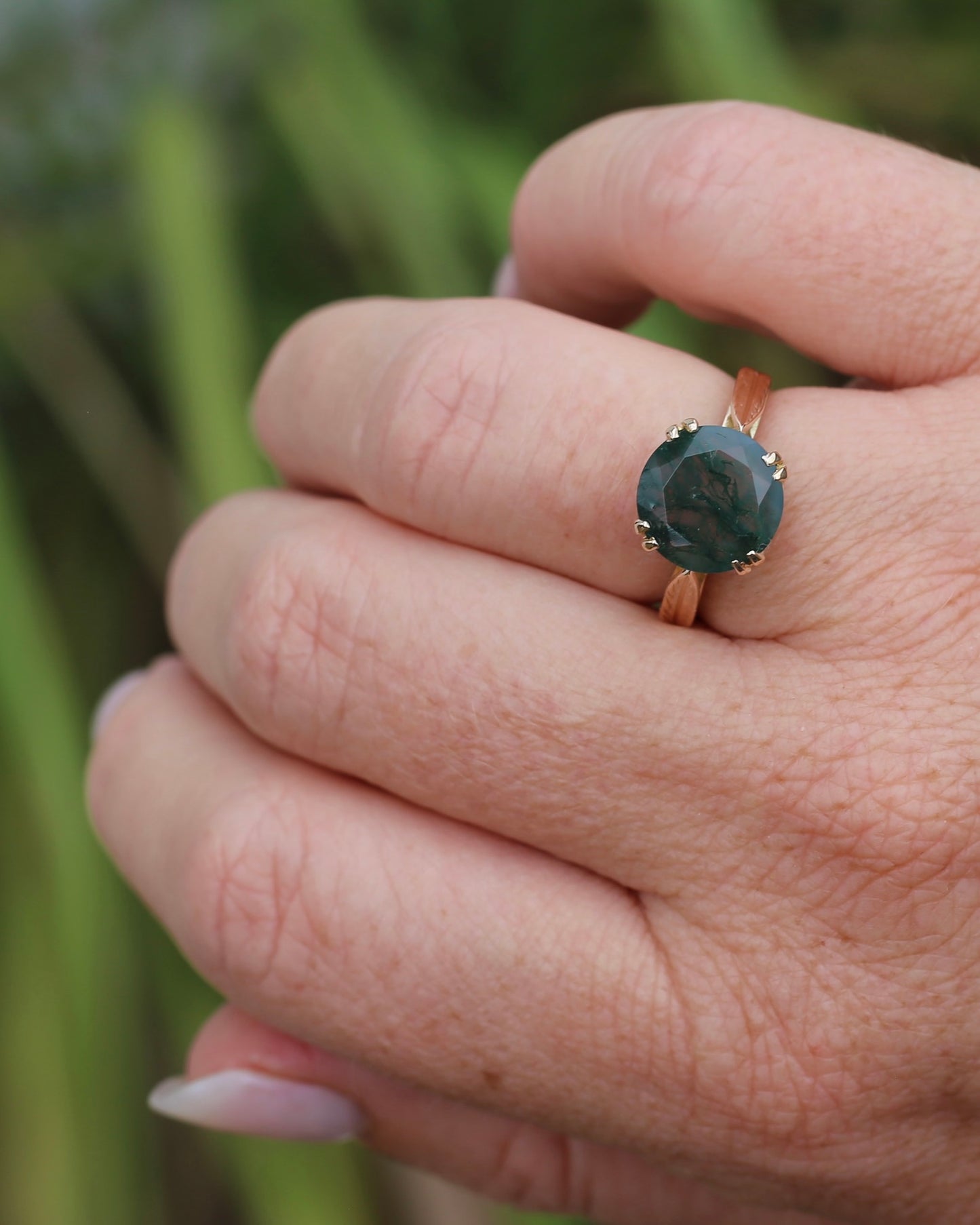 3ct Round Moss Agate Double Claw Set Ring, 9ct Yellow Gold, size N or 6.75, 4.11g