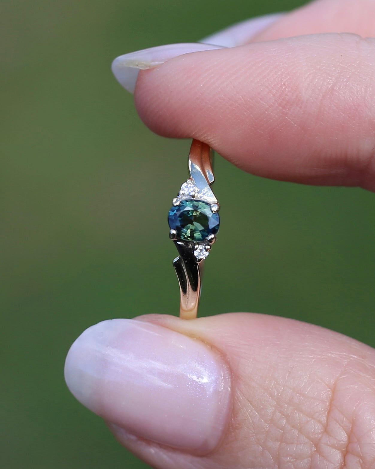 0.5ct Parti Sapphire with Diamond Side Stones, 9ct Yellow Gold, size O or 7.25, 1.48g