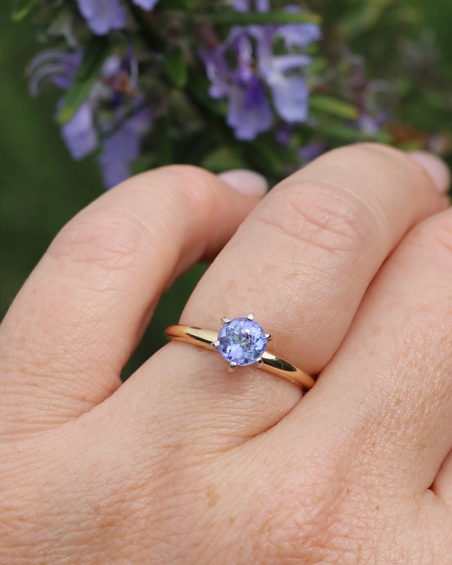 6mm Tanzanite Round Solitaire, 14ct Yellow and White Gold, size N1/2 or 7, 2.57g