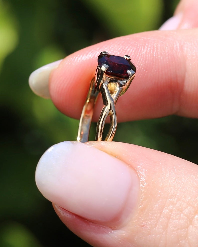 1.35ct Cushion Cut Deep Red Natural Spinel, 18ct Yellow Gold, size M1/2 or just under 6.5, 3.75g