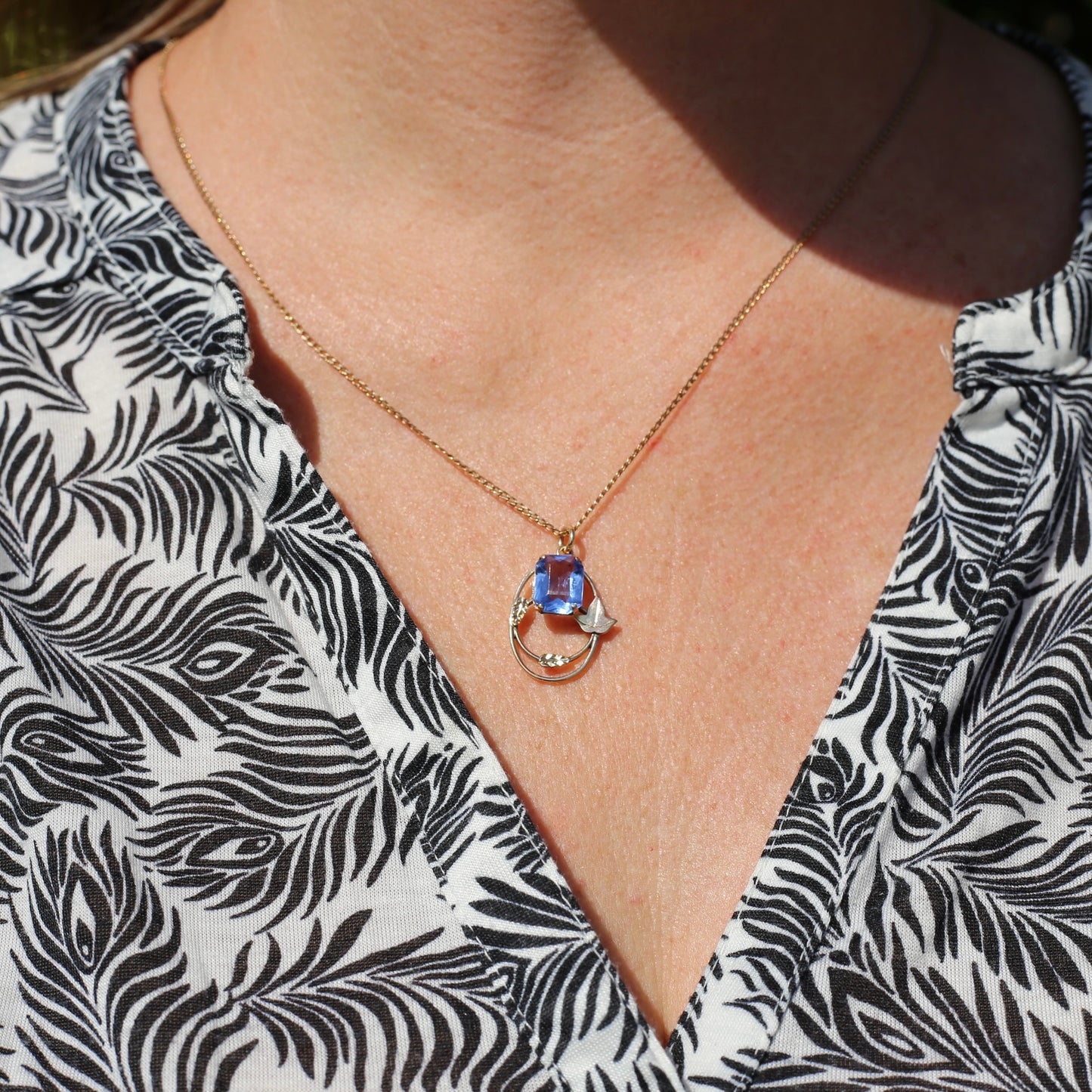 1930s -1950s Arts & Crafts Blue Paste Pendant in Decorative 9ct Gold Leaf Surround, 1.75g