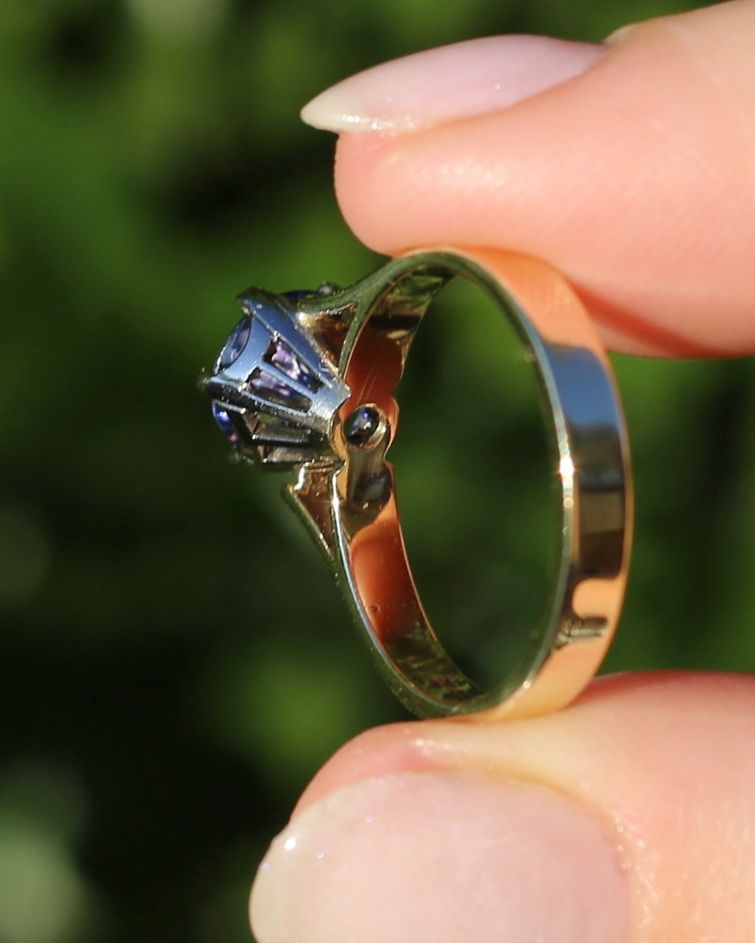 1.65ct Tanzanite in Vintage Mixed Metal 9ct White & Yellow Gold Ring, size Q1/2 or 8.25