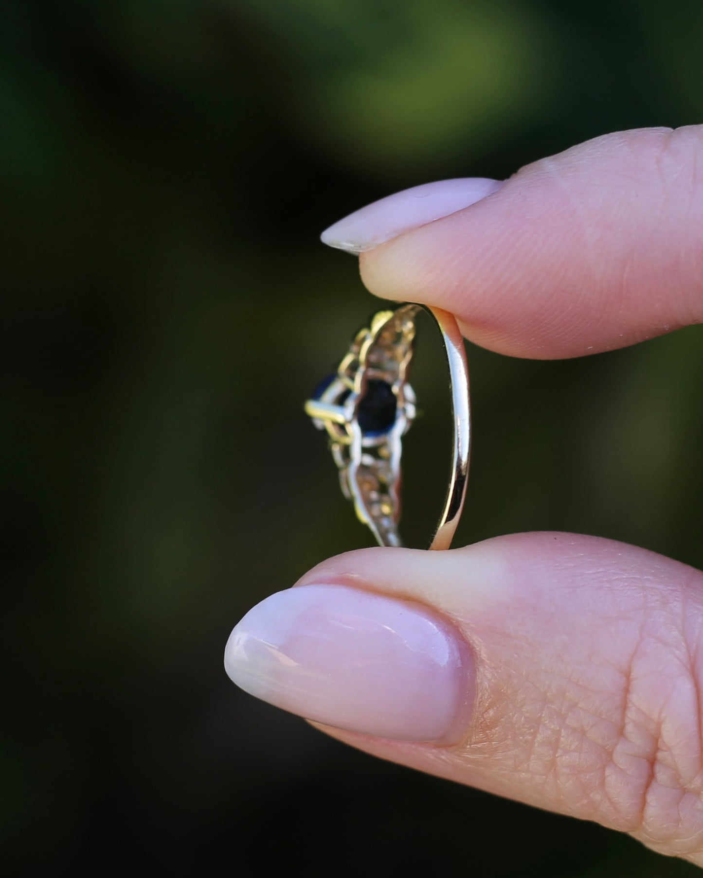 1.5ct Natural Australian Sapphire in 6 Claw Set Ring with Rope Detail Shoulders, 9ct Yellow Gold, size 8 or Q, 1.79g