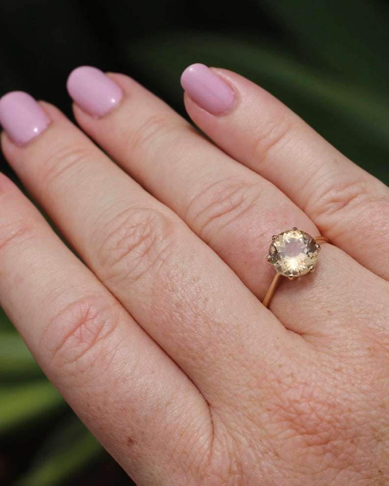 2.5ct Round Natural Heliodor (Yellow Beryl), 6 Claw Set, 9ct Yellow Gold, size N1/2 or 7, 2.0g