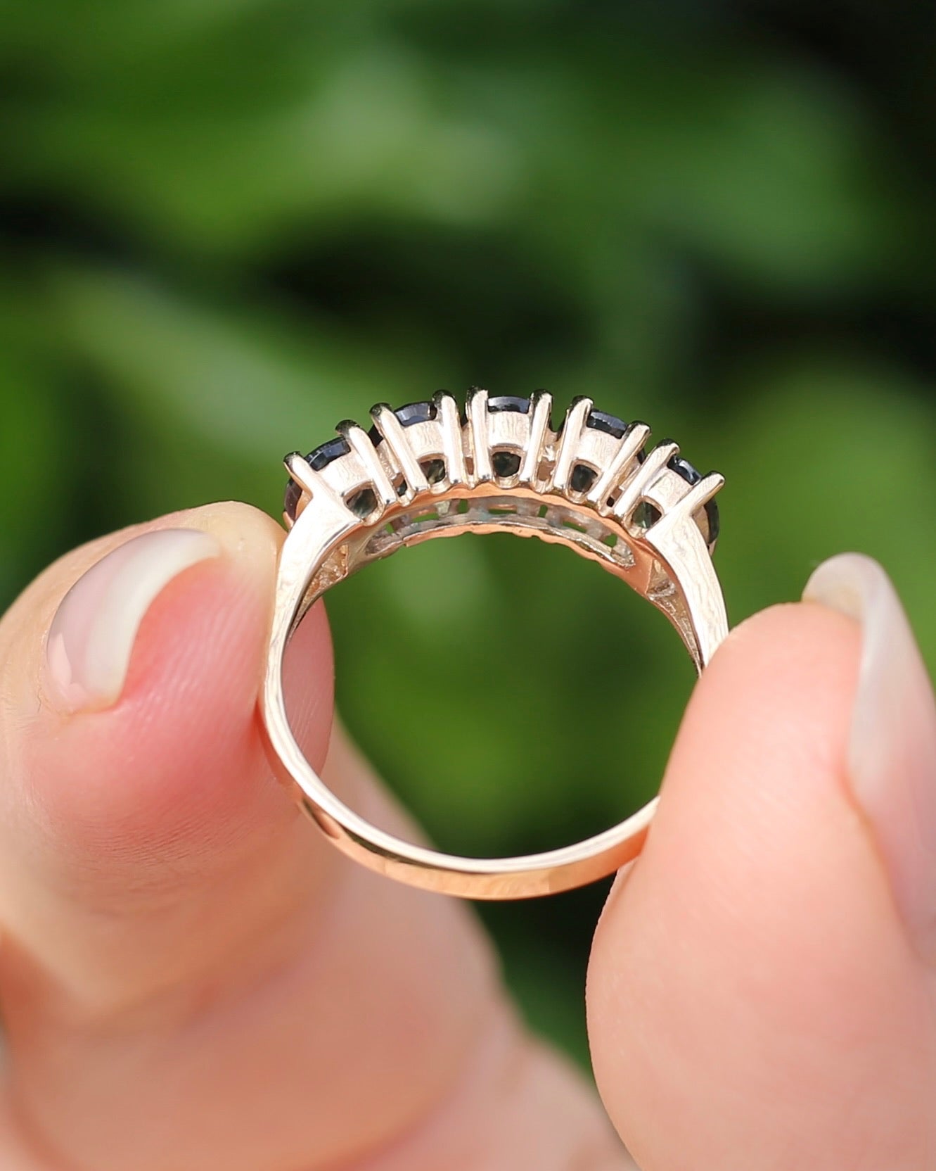 Vintage 3.25ct Five Stone Parti Sapphire Ring, 9ct Yellow Gold, size O1/2 or 7.5 with valuation, 3.05g