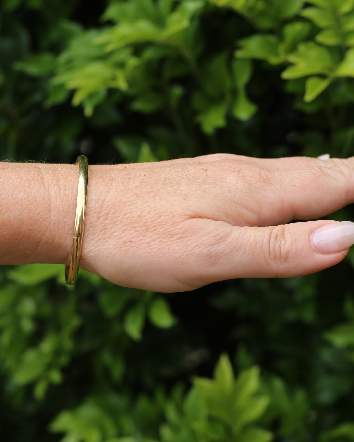 Oval 9ct Coil Bangle, 9ct Yellow Gold, 4.88g