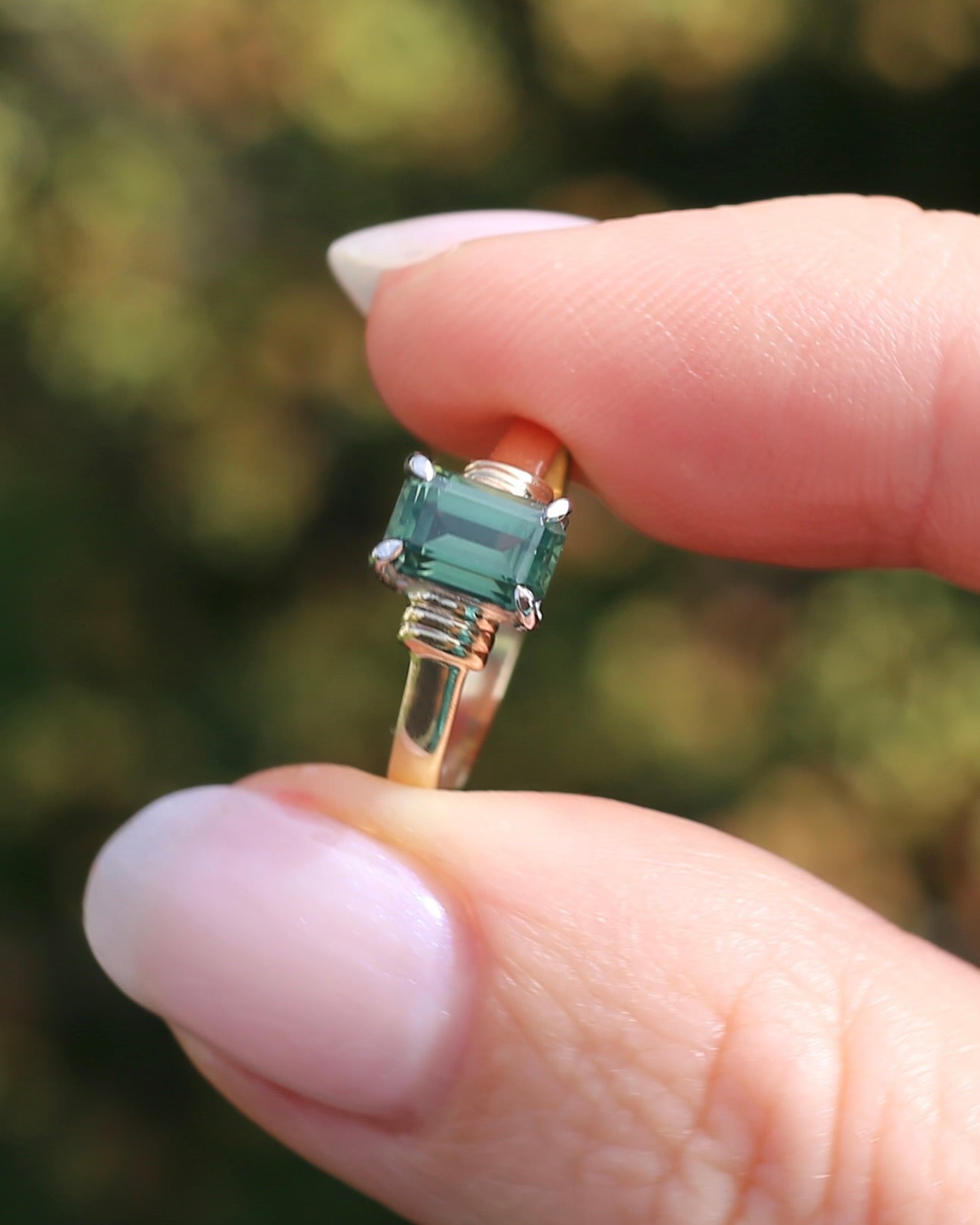 1.3ct Natural Green Emerald Cut Sapphire, 9ct White and Yellow Gold, size K1/2 or 5.5, 2.0g